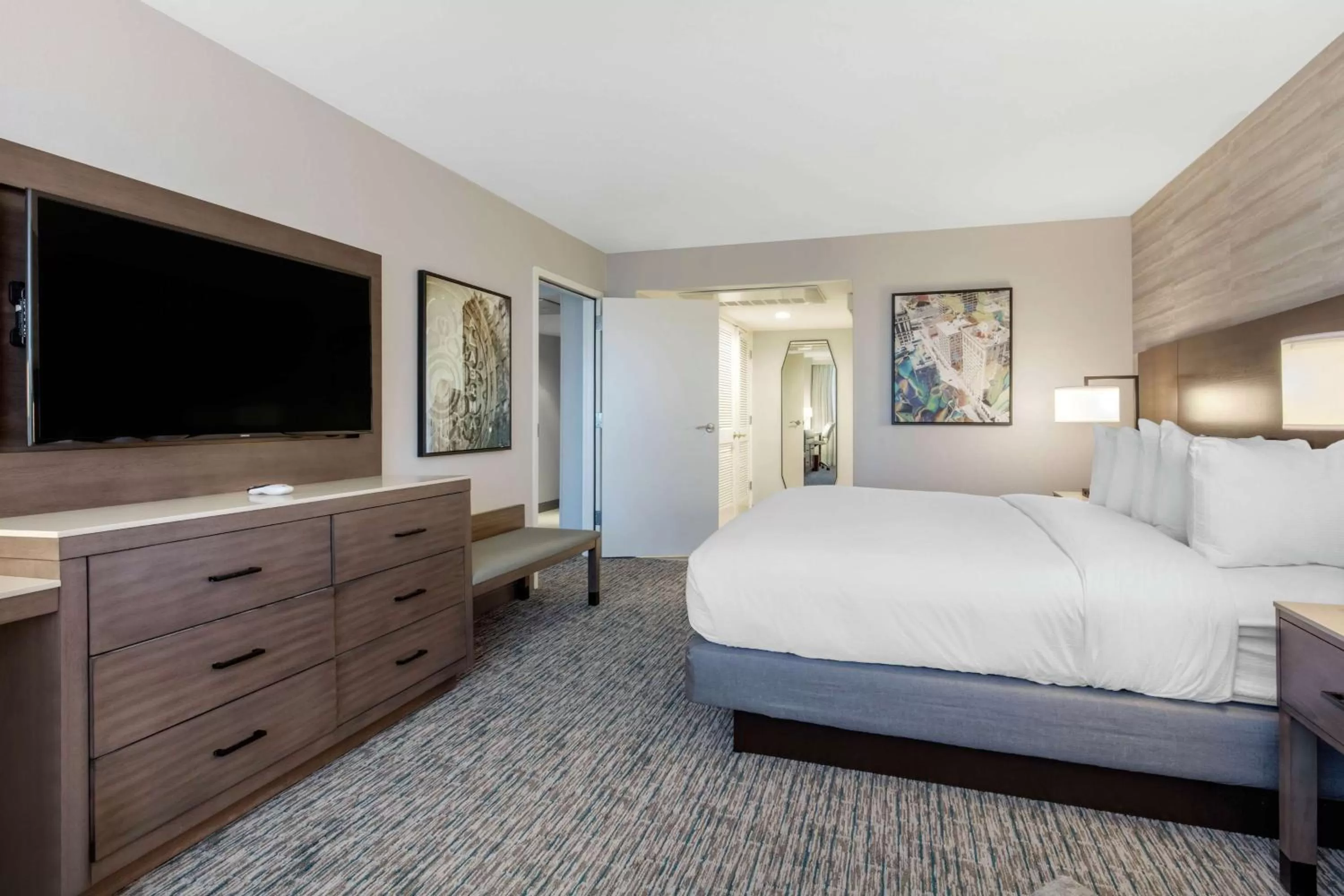 Bed in DoubleTree Birmingham Perimeter Park