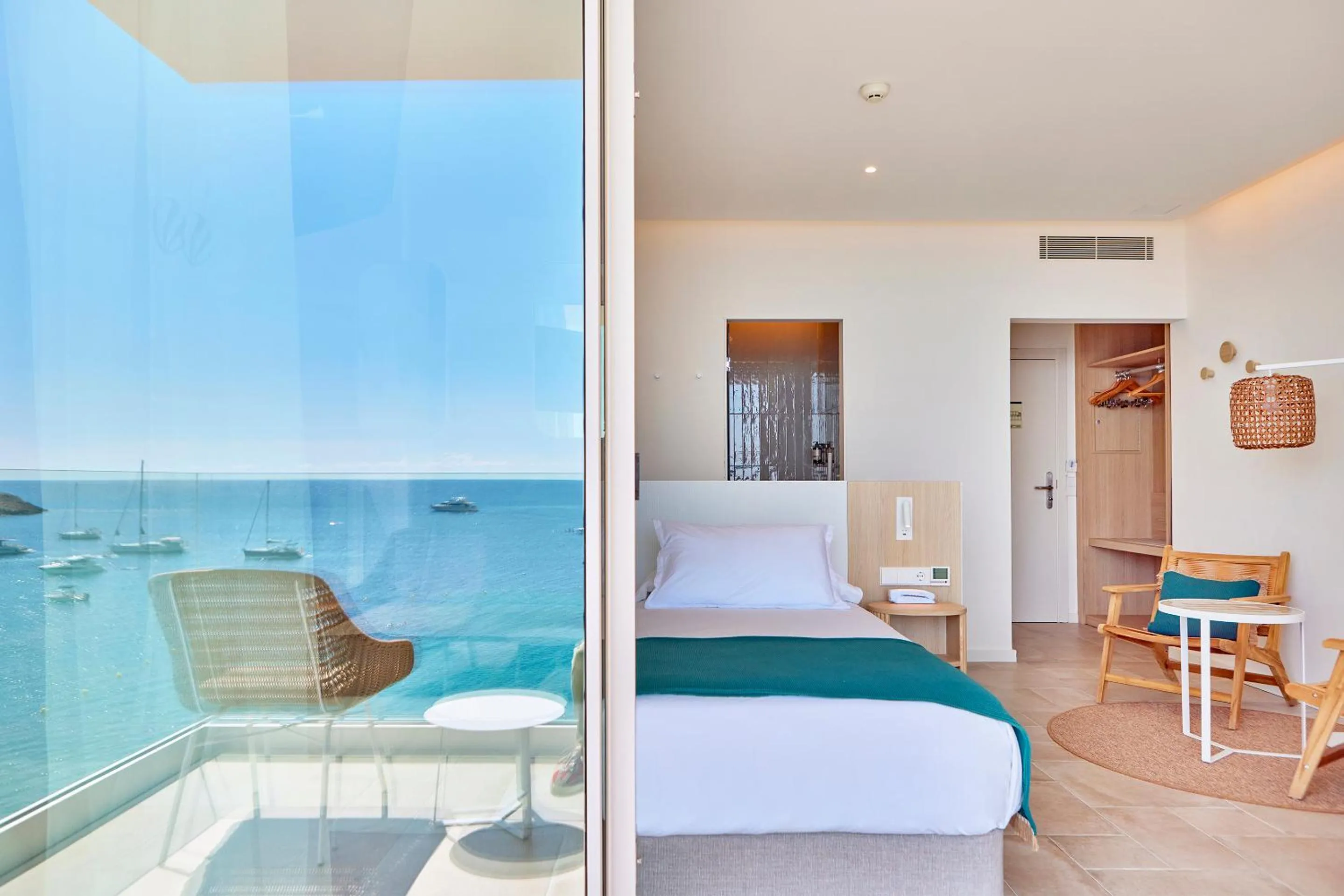 Photo of the whole room, Bed in Universal Hotel Aquamarin