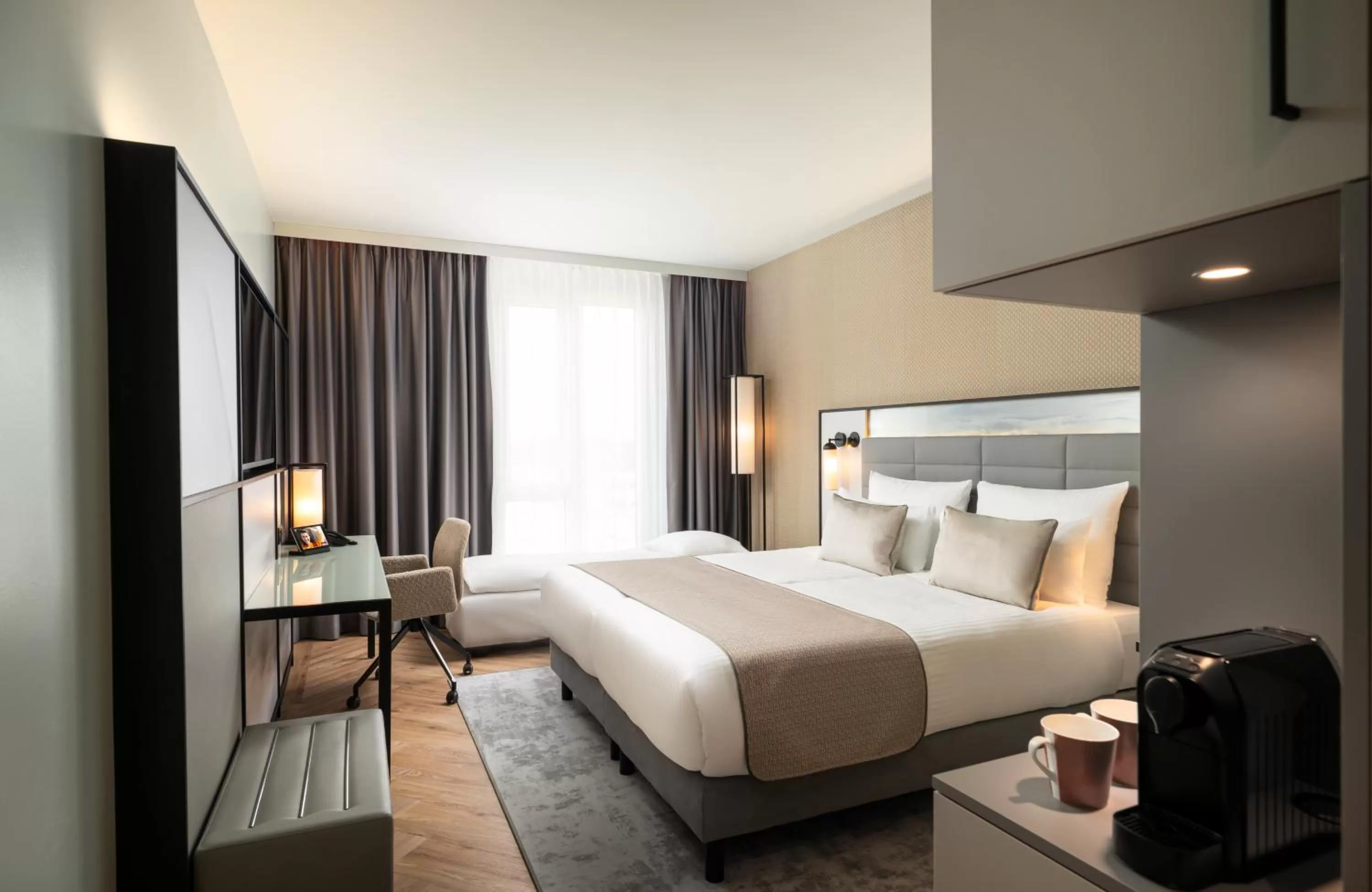 Bedroom, Bed in Leonardo Royal Hotel Cologne Bonn Airport