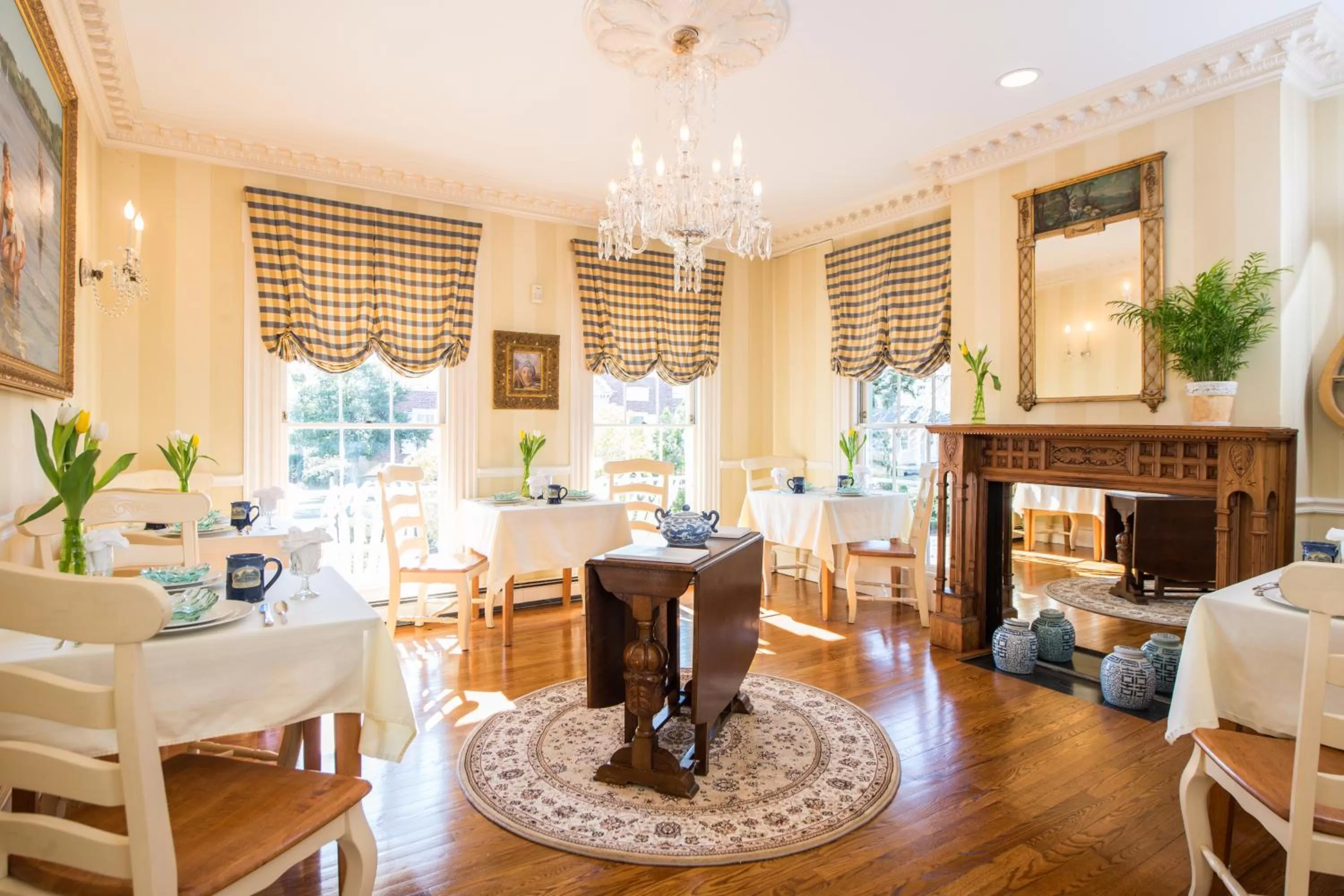 Restaurant/Places to Eat in Captain Farris House