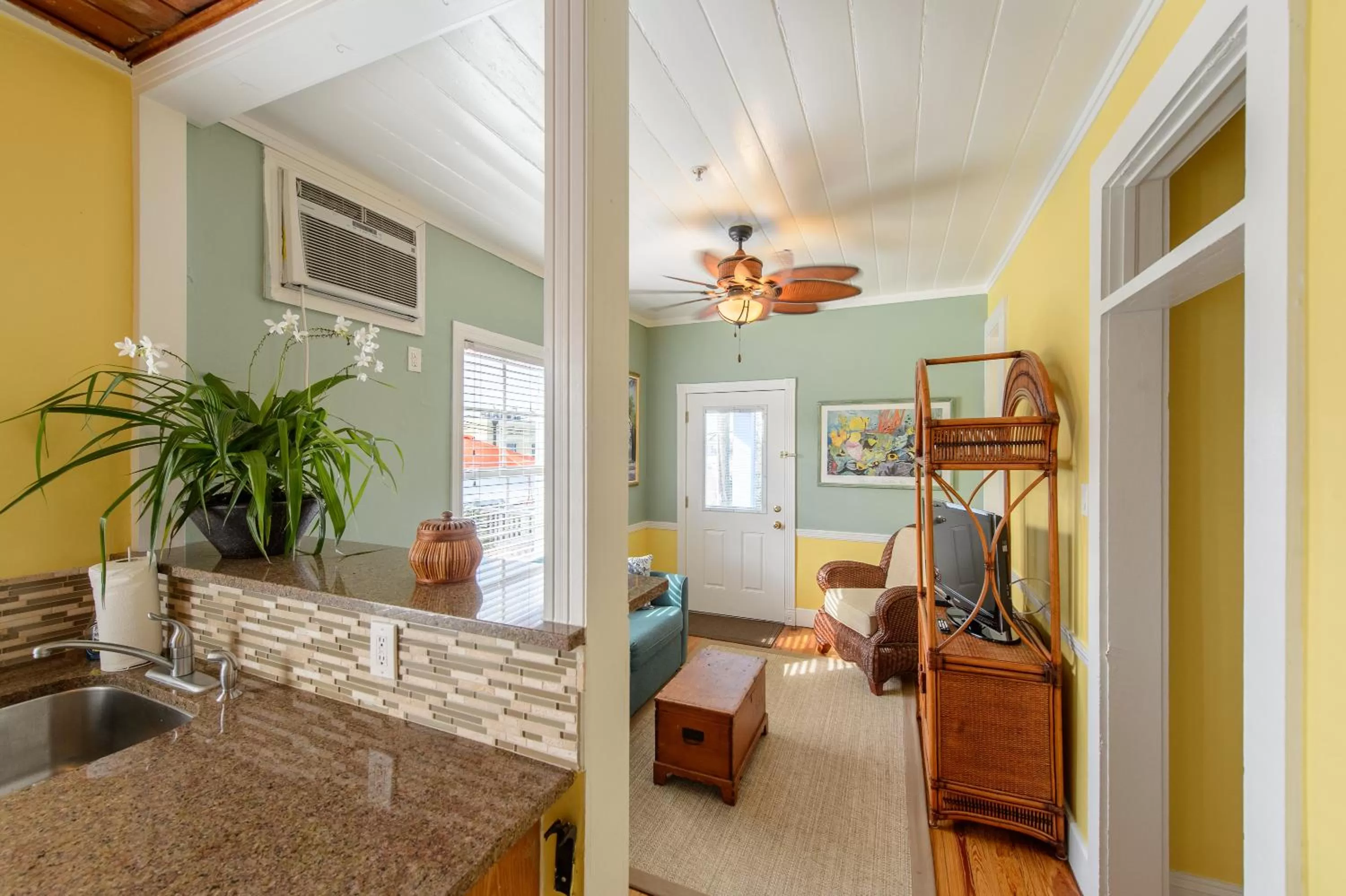 TV and multimedia in Old Colorado Inn