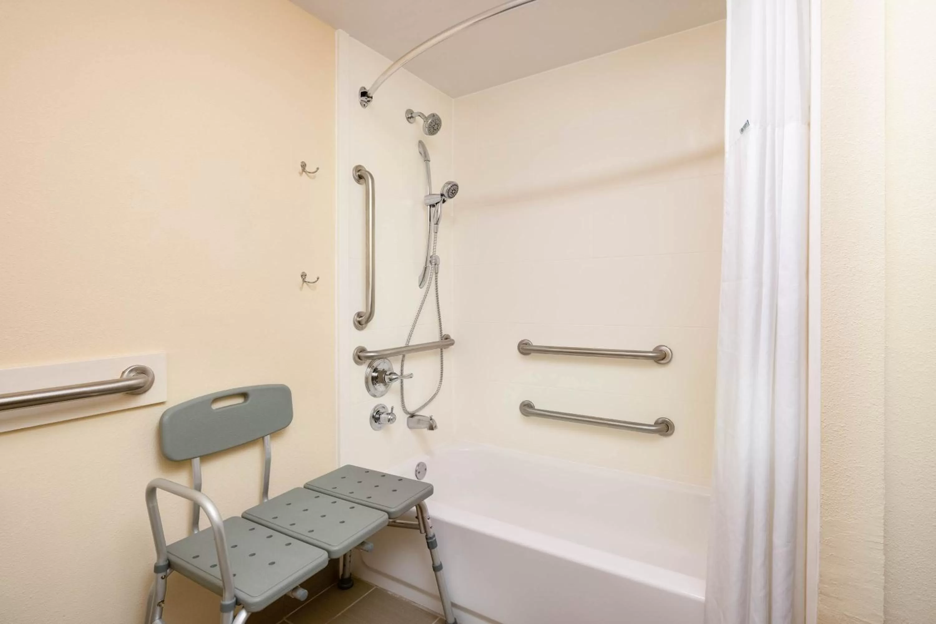 Bathroom in Days Inn by Wyndham Murphy