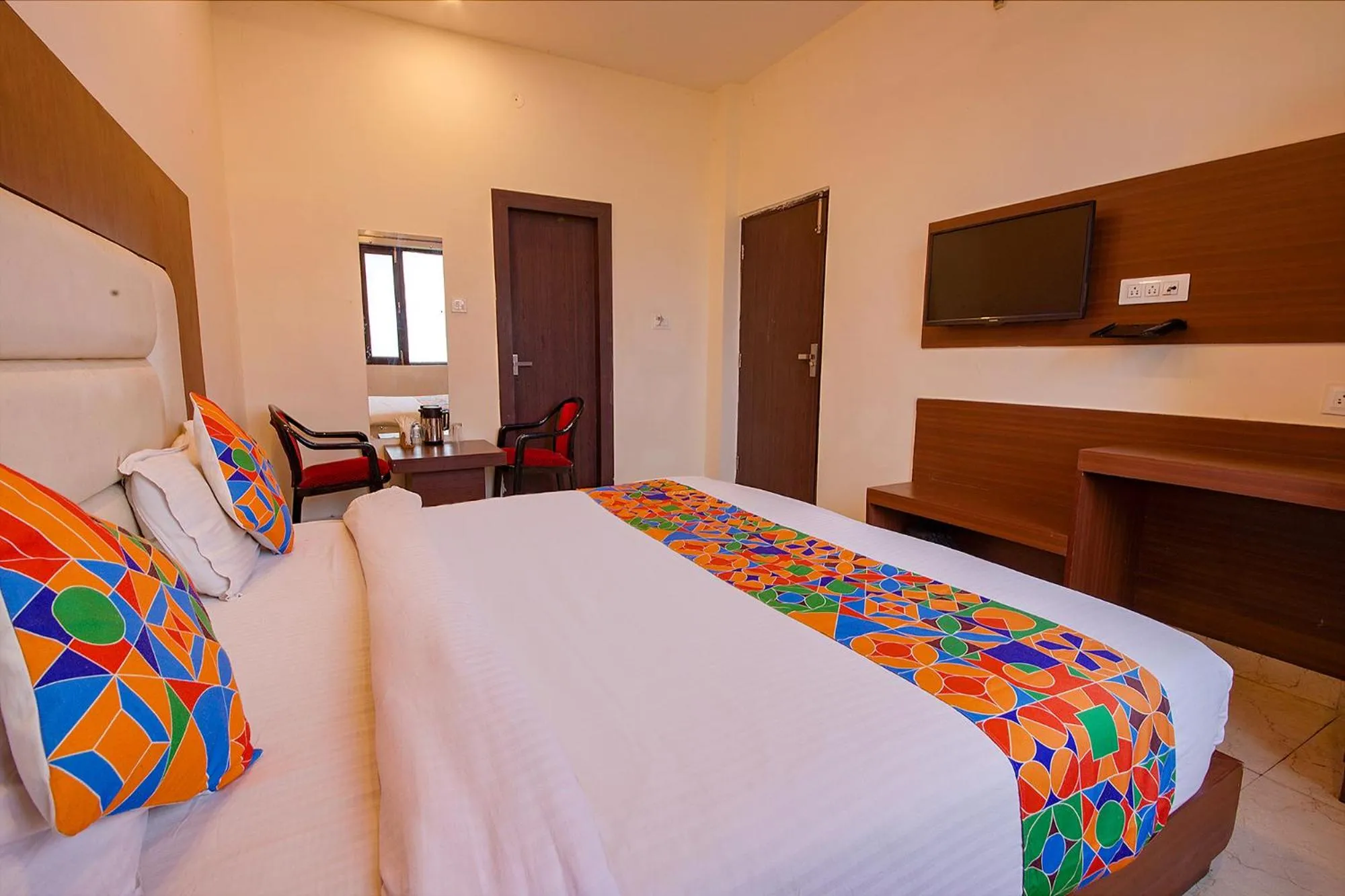 Communal lounge/ TV room in FabHotel As Residency