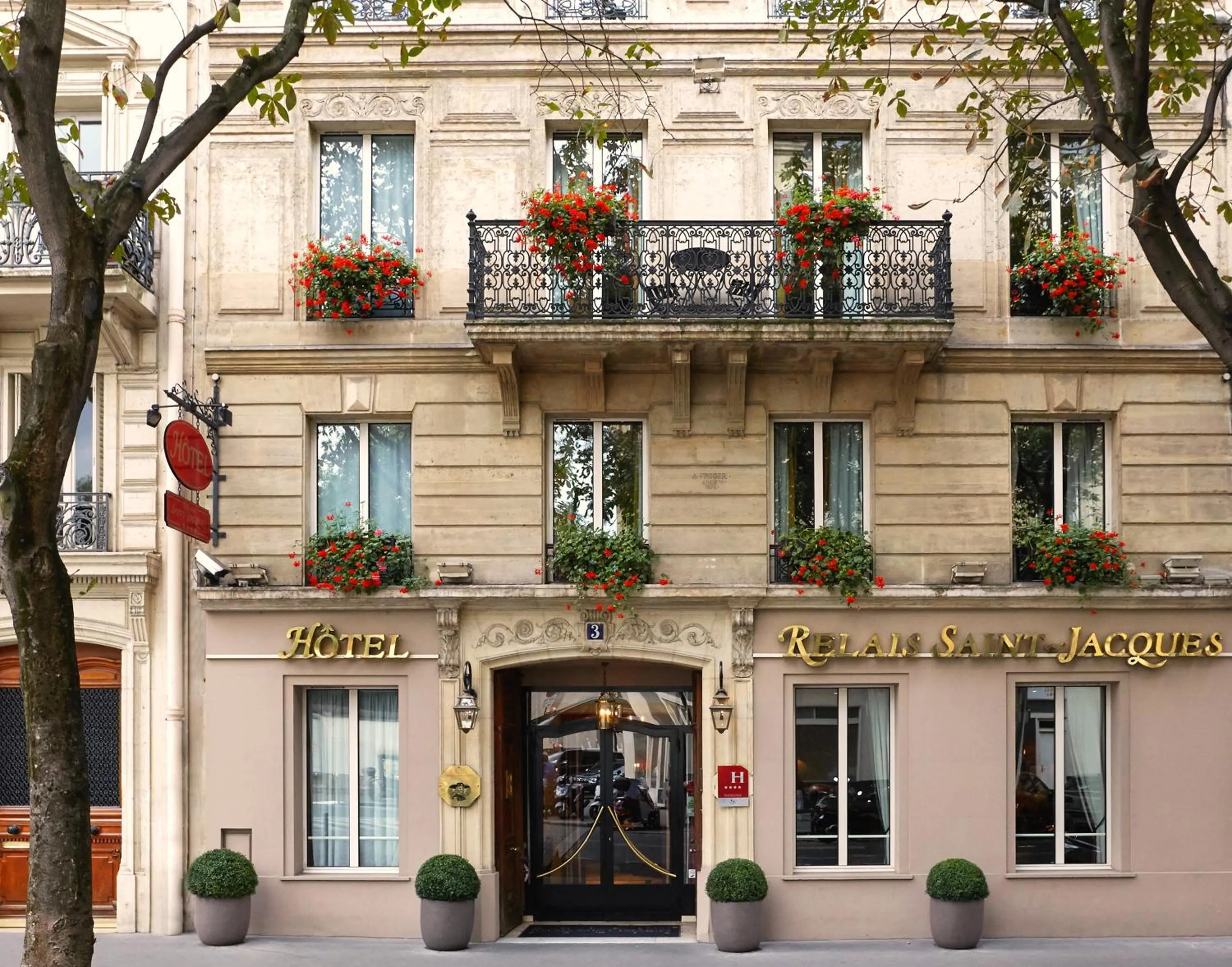 Facade/entrance in Hôtel Relais Saint Jacques Paris