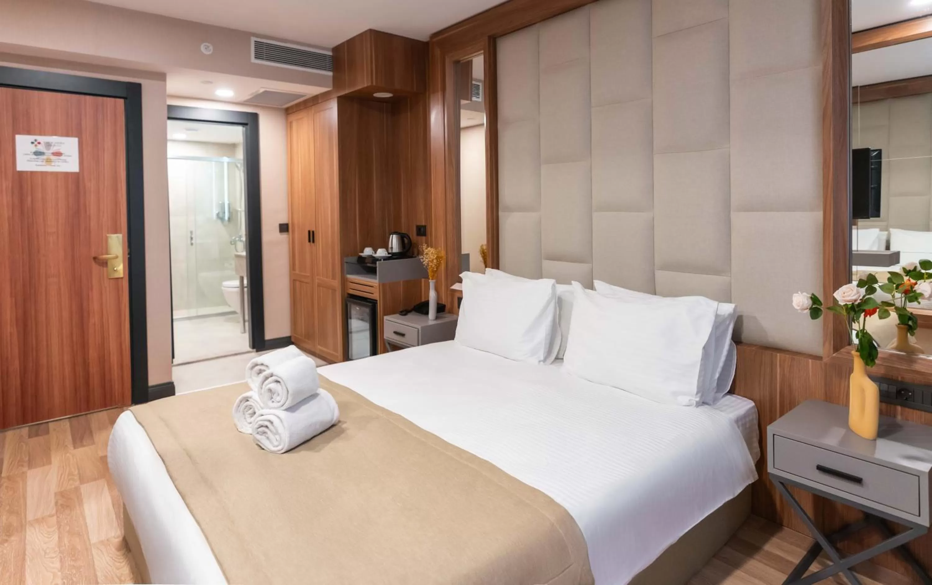 Photo of the whole room, Bed in Four Sides Taksim Lion Hotel&Spa