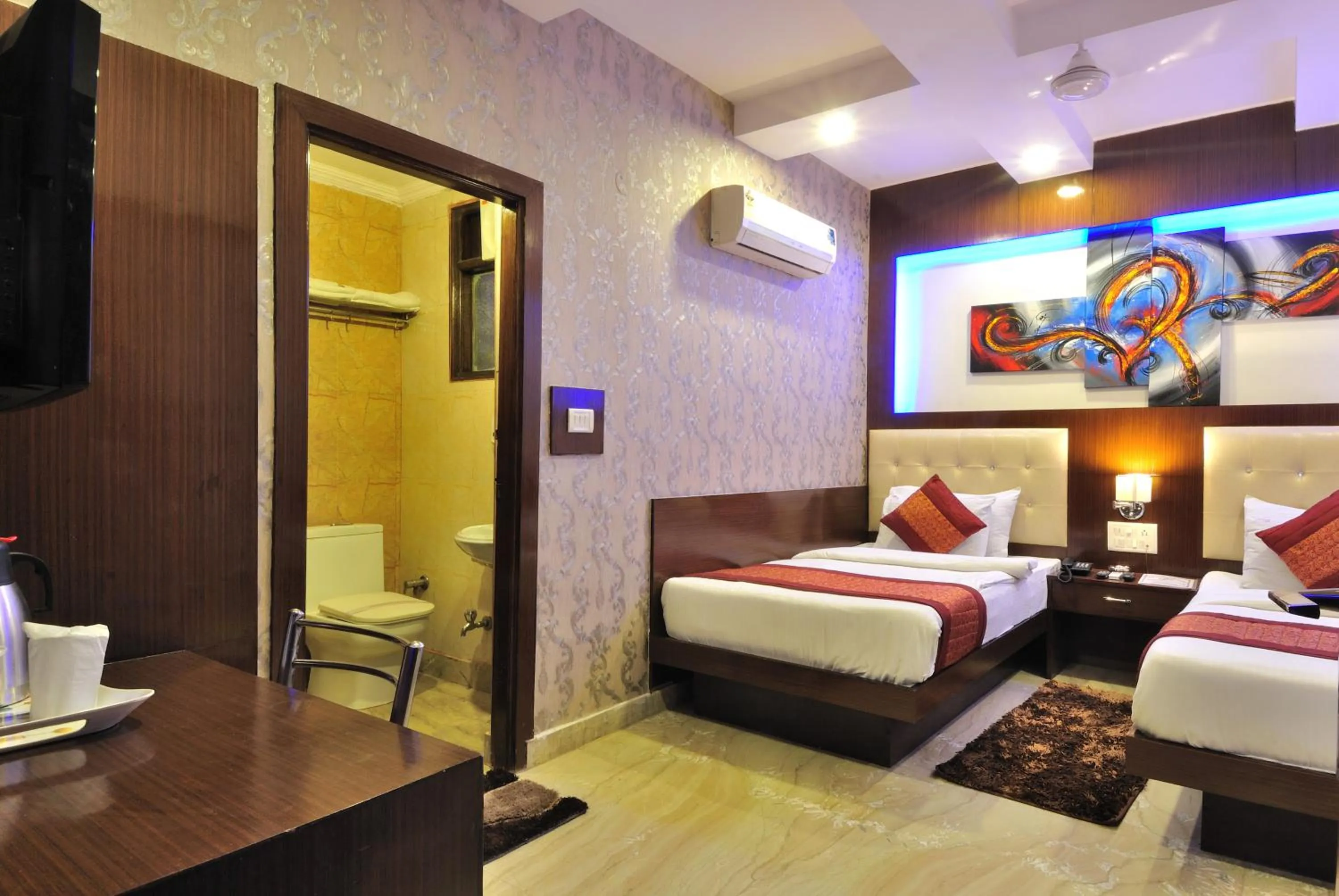 Bedroom, Bed in Hotel Nirmal Mahal - Paharganj - New Delhi