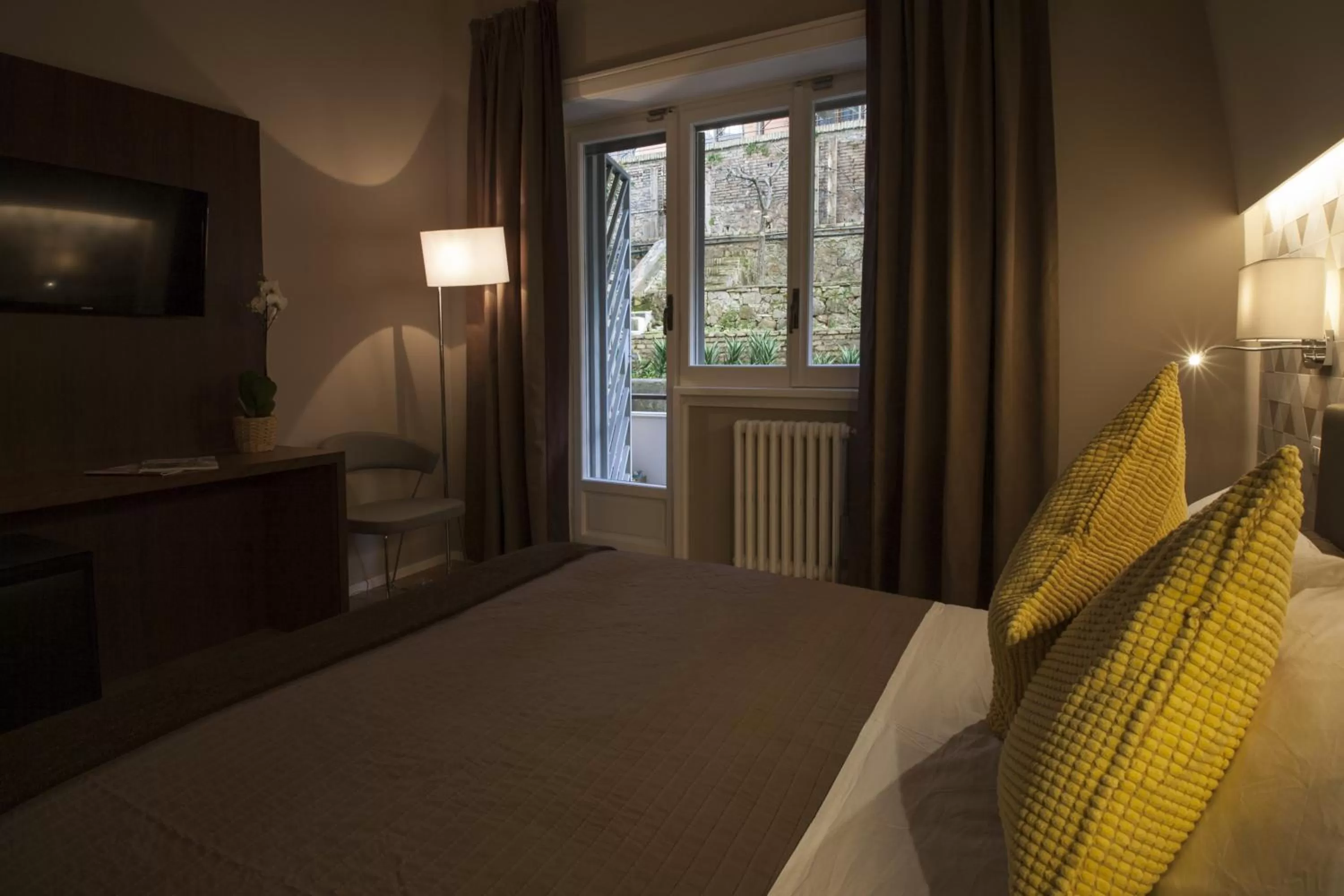 Decorative detail, Bed in NG Guest House Roma San Pietro