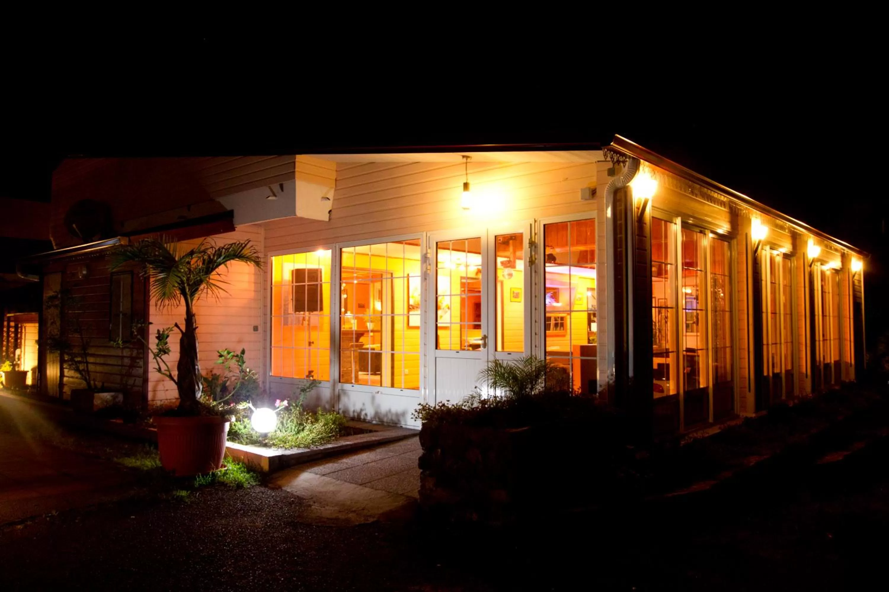 Lounge or bar, Property Building in Hotel Des Neiges