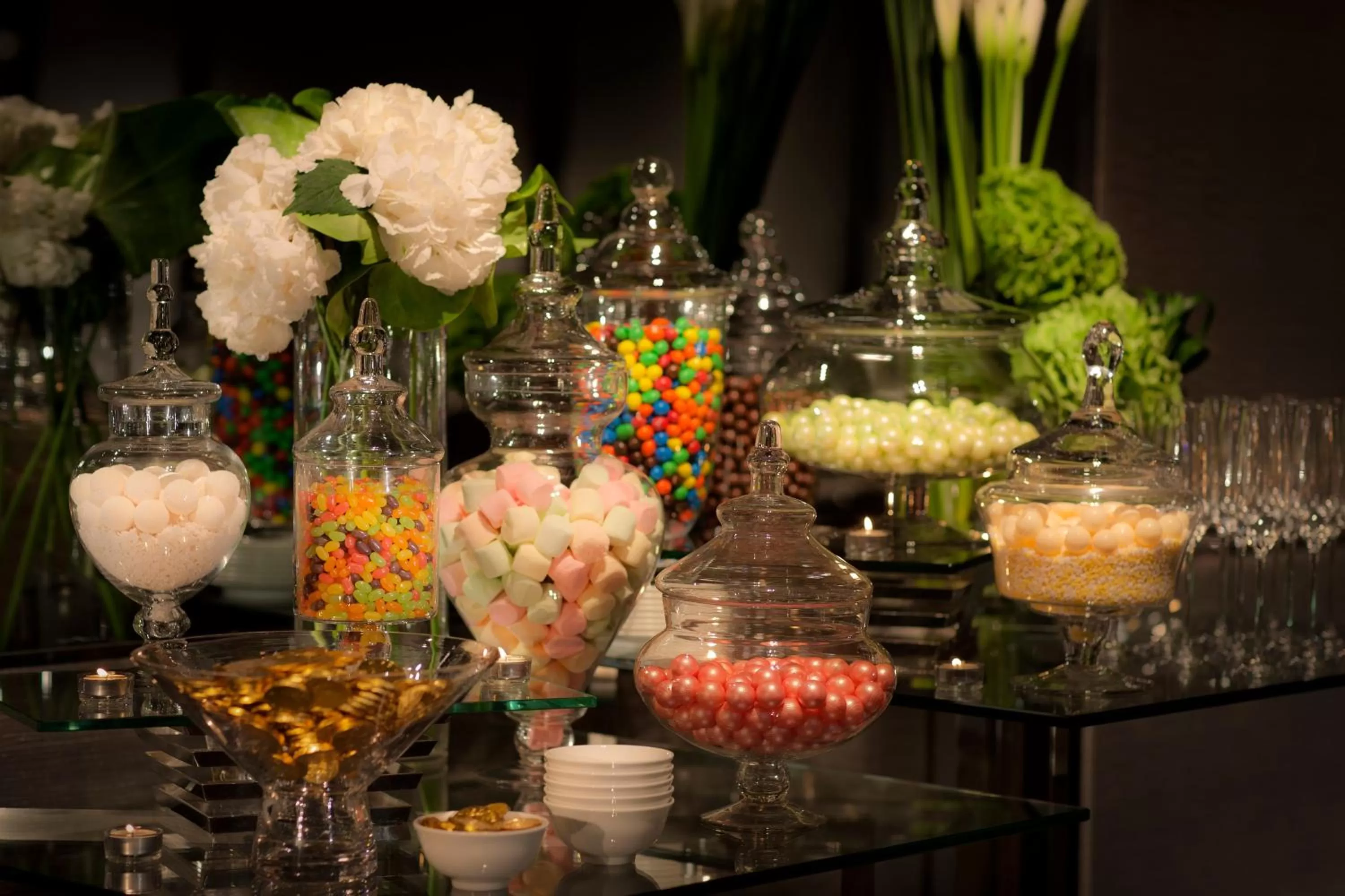 Restaurant/places to eat in Hotel ICON