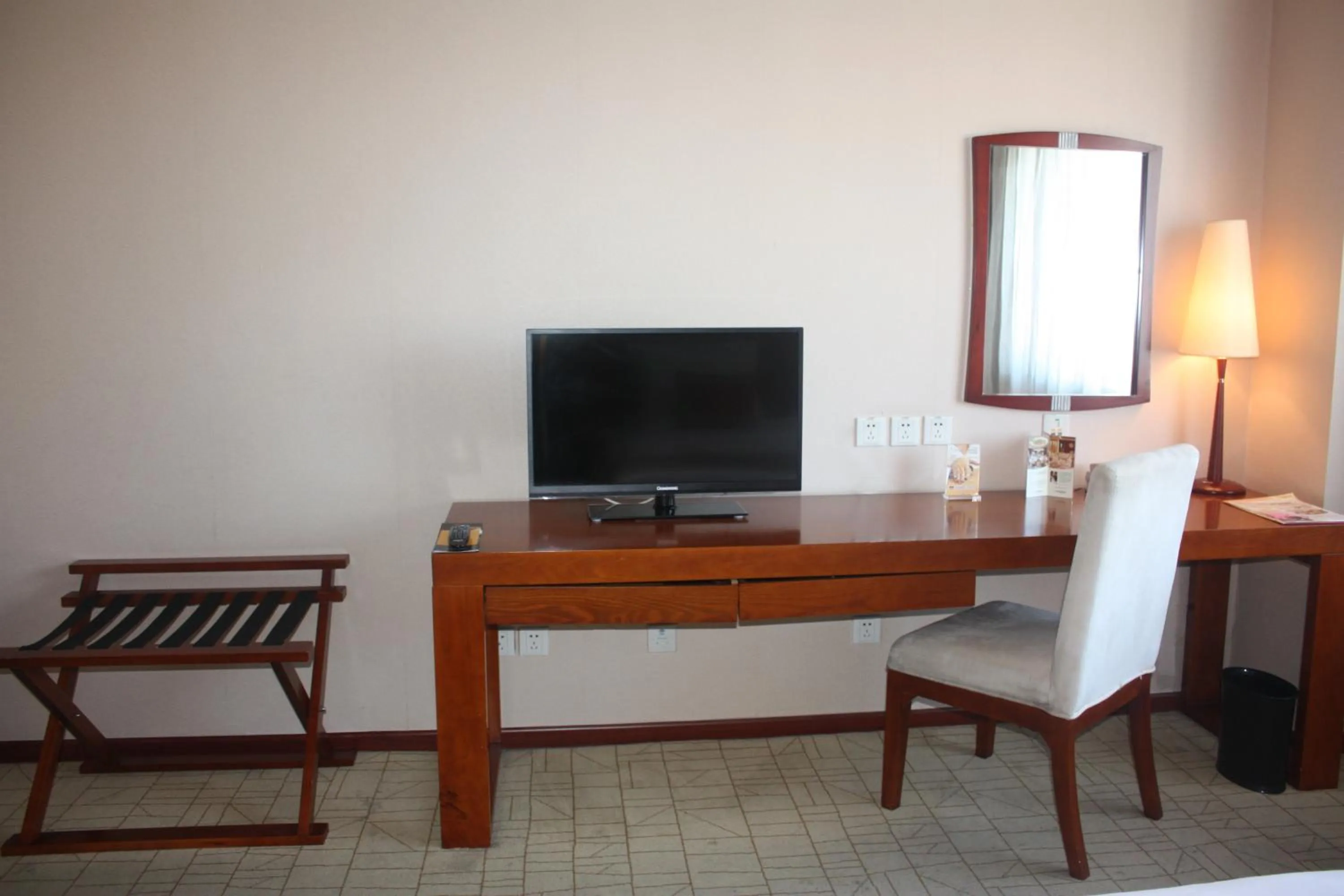 Super House International