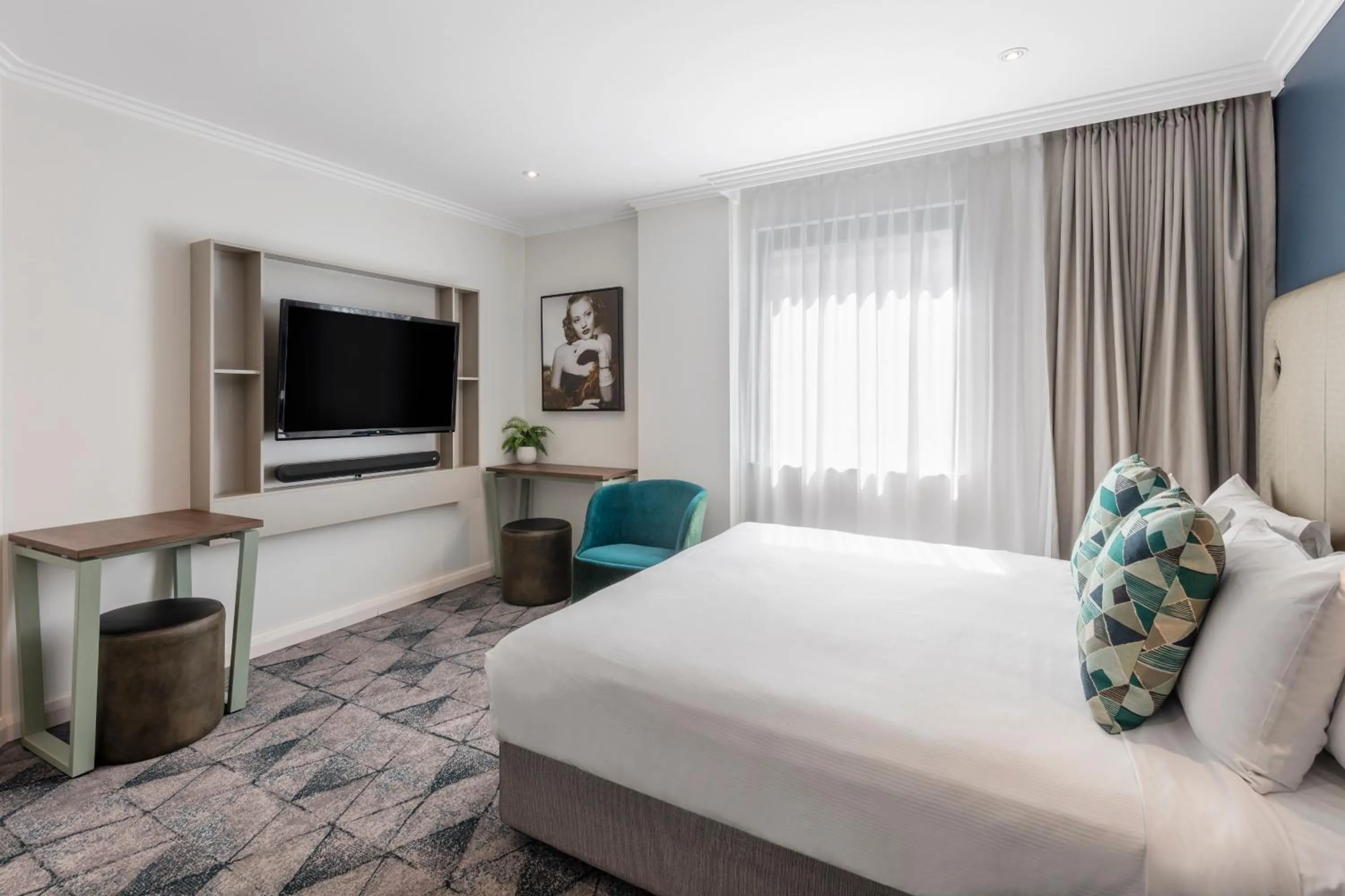 TV and multimedia, Bed in Club Wyndham Sydney, Trademark Collection by Wyndham