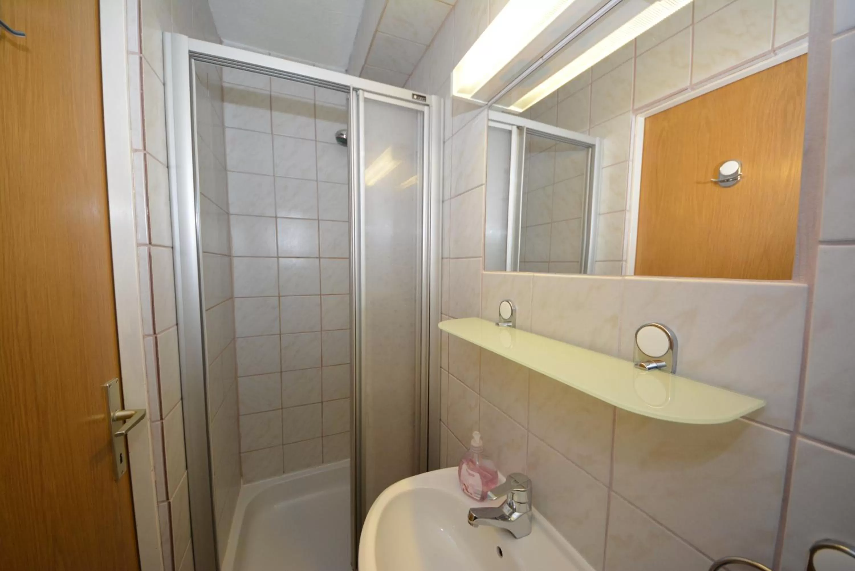 Bathroom in Haus Irmgard by Châtel Reizen