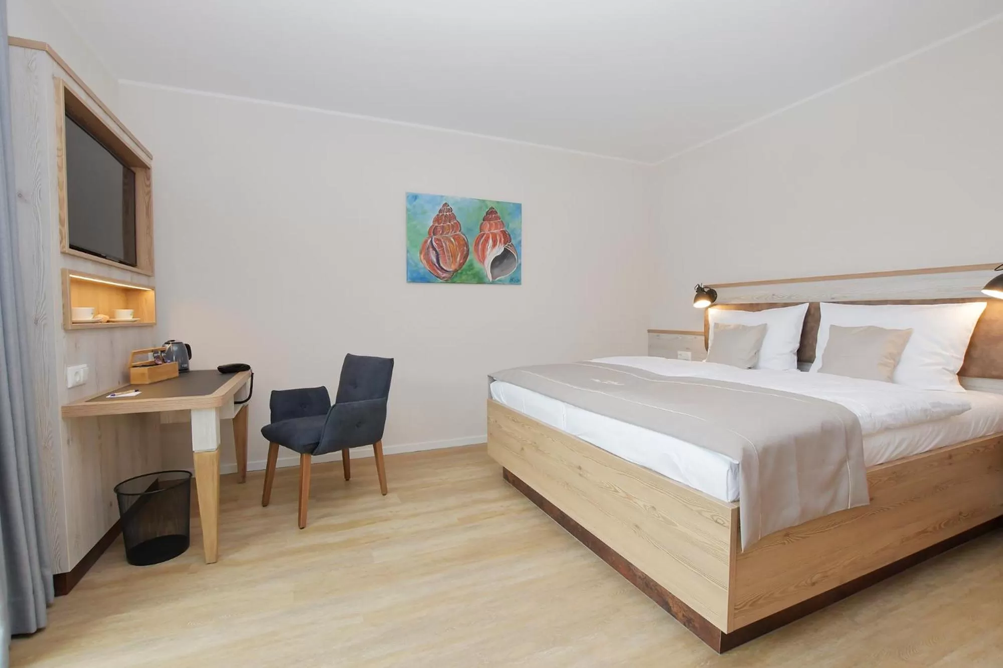 Photo of the whole room, Bed in Hotel Alter Muschelsaal