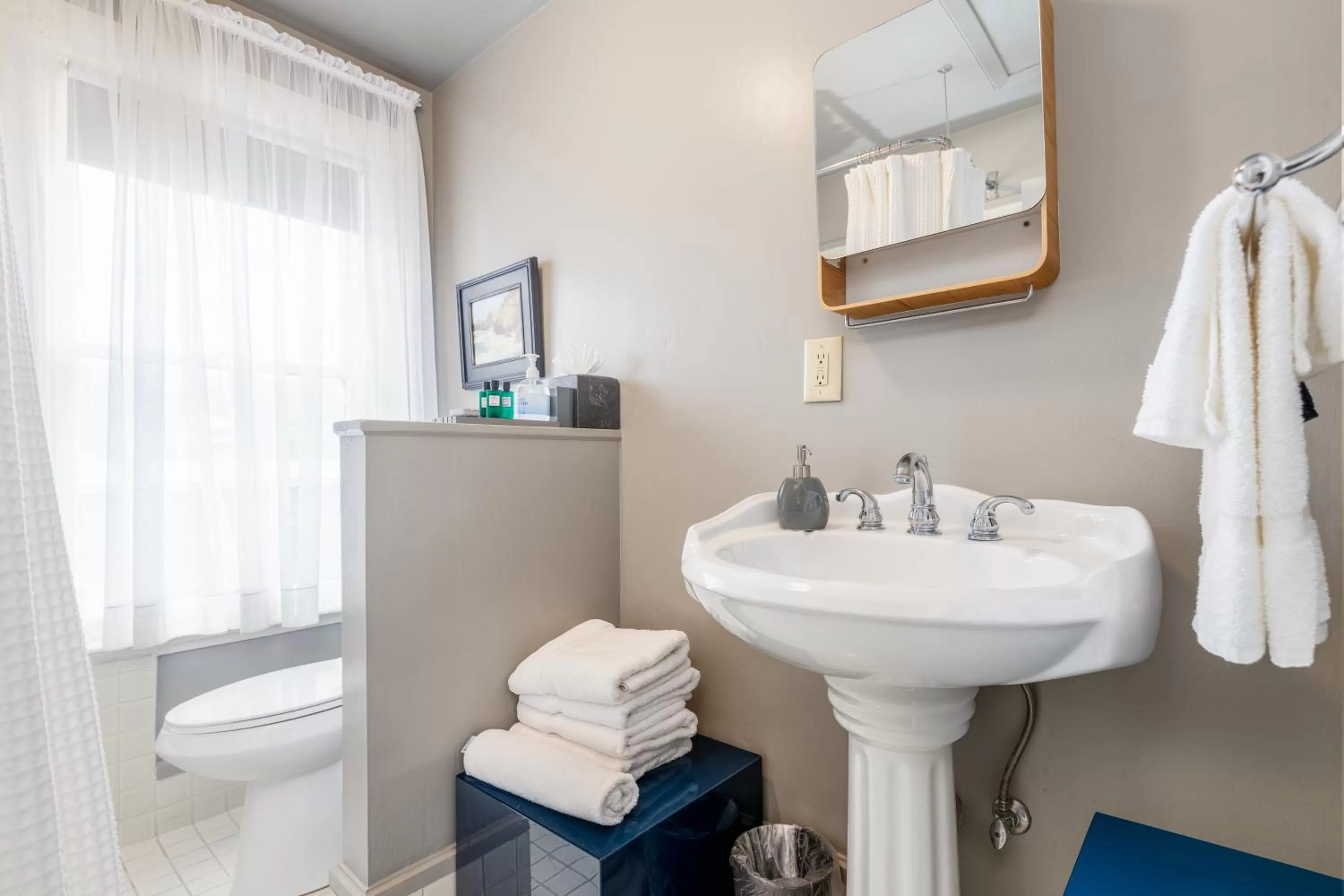 Nantucket Whale Inn, Half Moon Bay