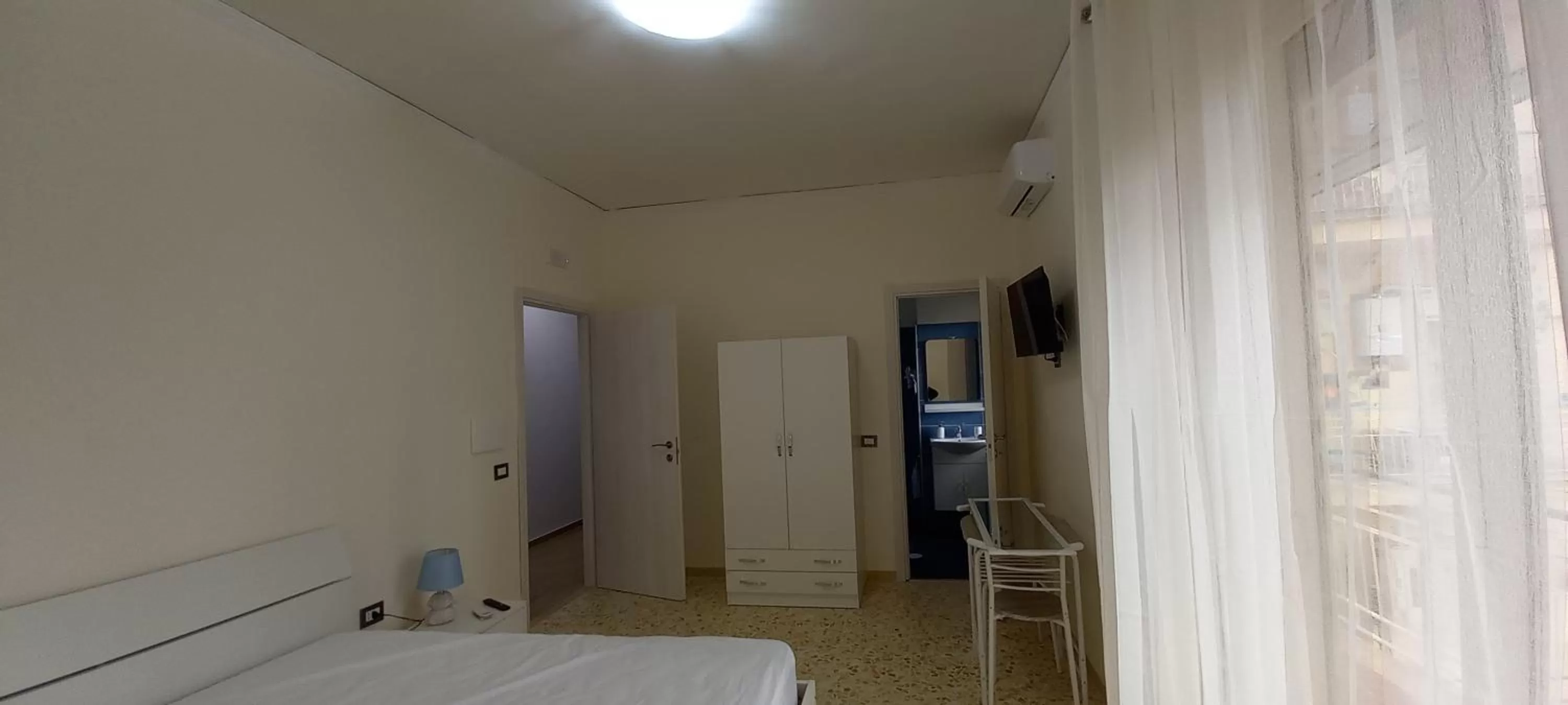 Bed, TV/Entertainment Center in Diana