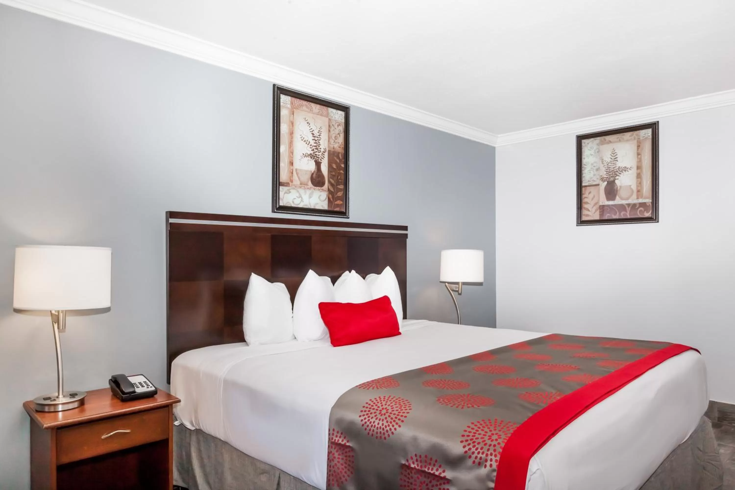 Bed in Ramada by Wyndham San Diego Poway Miramar