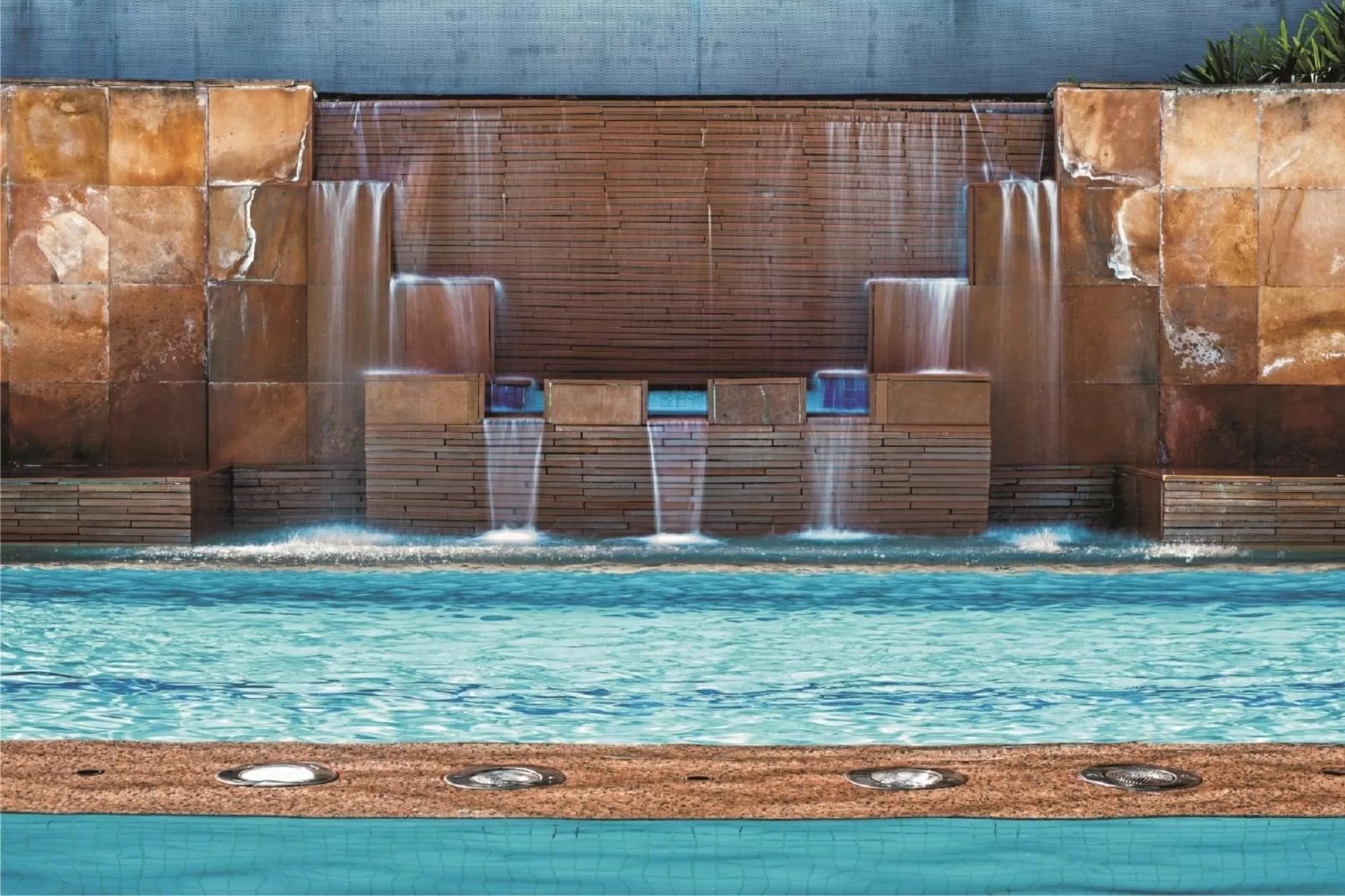 Swimming pool in Carlton Plaza Baobá