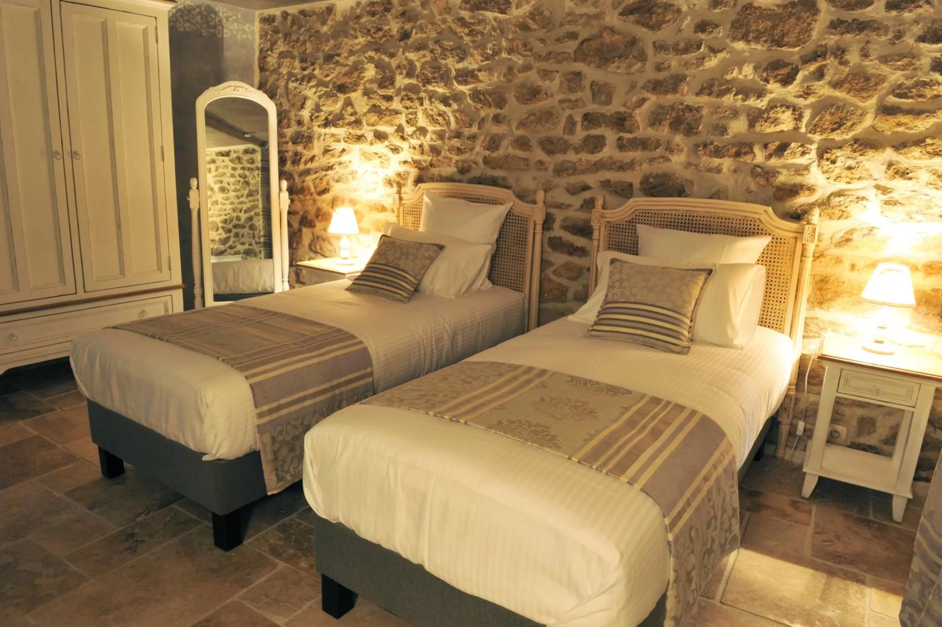 Twin Room with Private Bathroom in Le Mas Terre des Anges