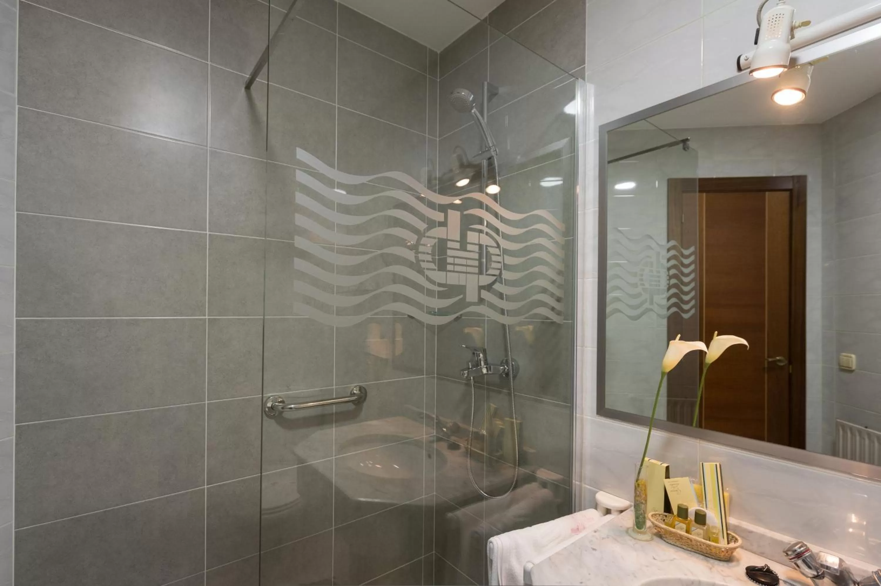 Shower in Galicia Palace