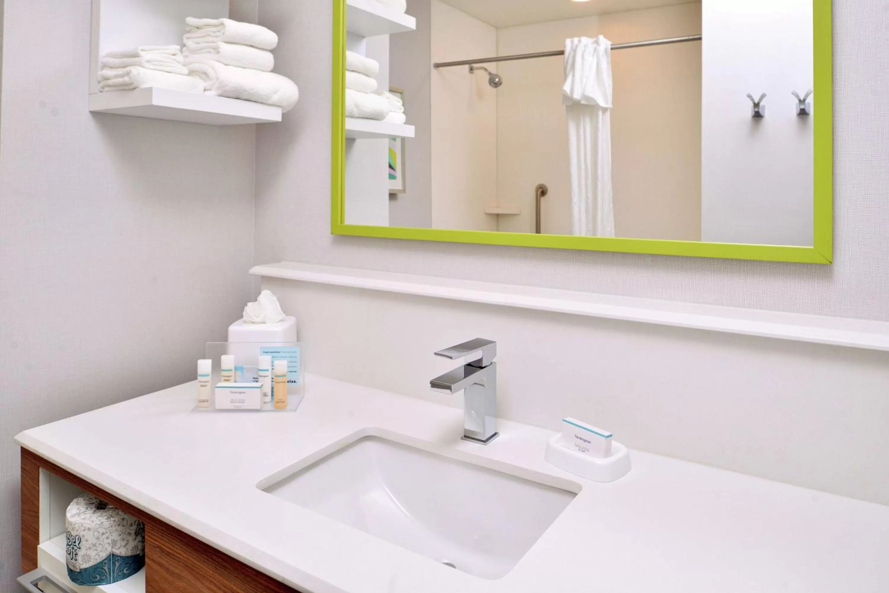 Bathroom in Hampton Inn Tampa Downtown Channel District