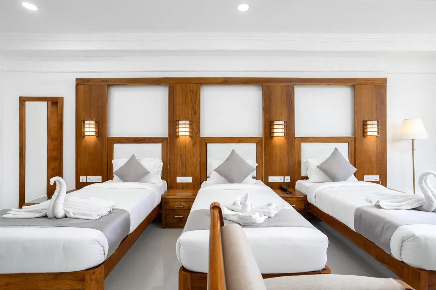 Bed in HOTEL WHITE HOUSE, Munnar