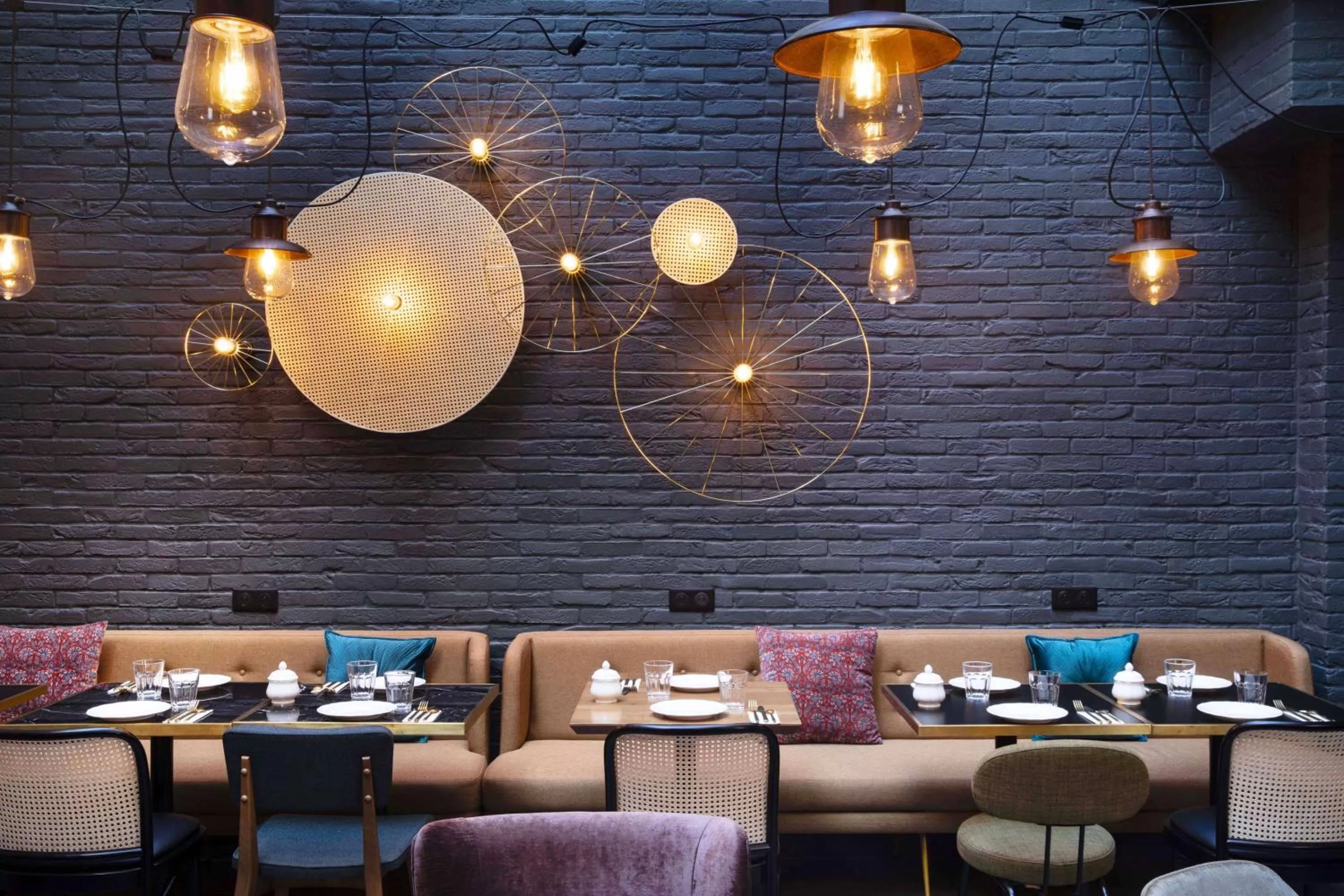 Restaurant/places to eat in Maison 46