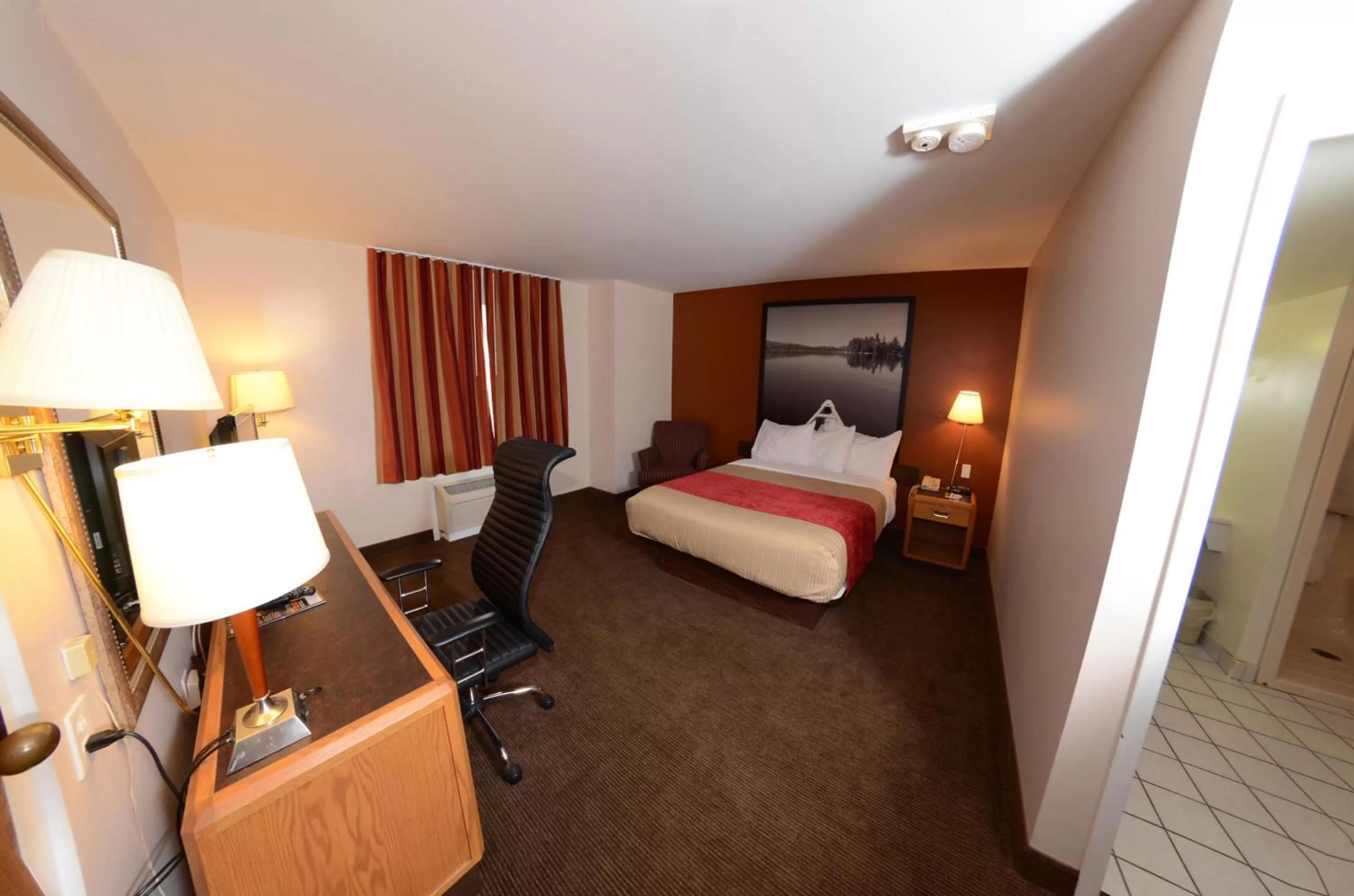 Bedroom, Bed in Super 8 by Wyndham North Bay