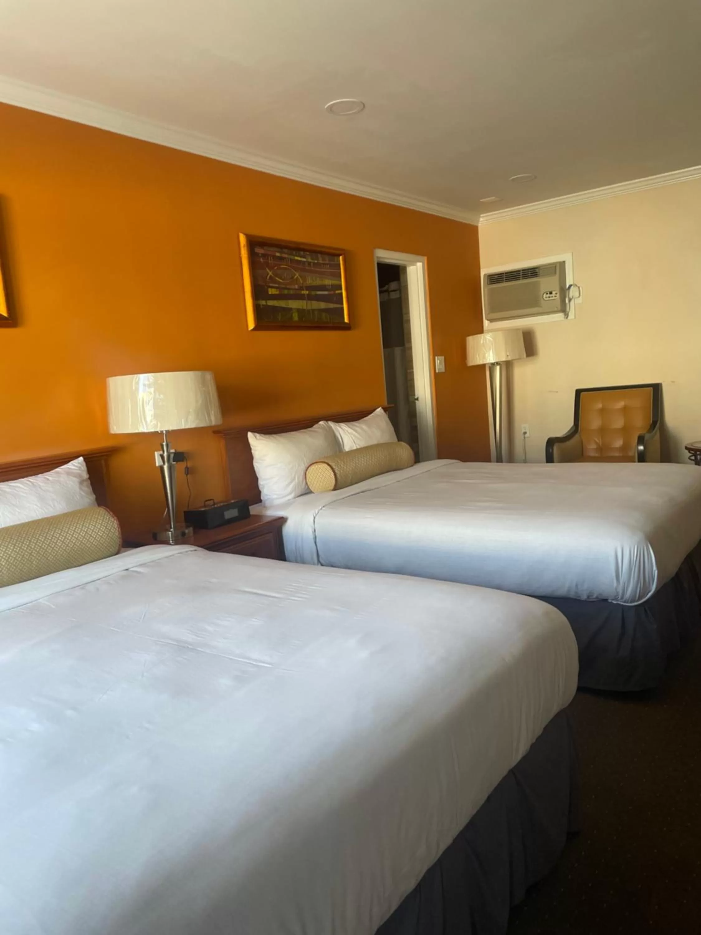 Bed in Howard Johnson by Wyndham Ridgecrest, CA