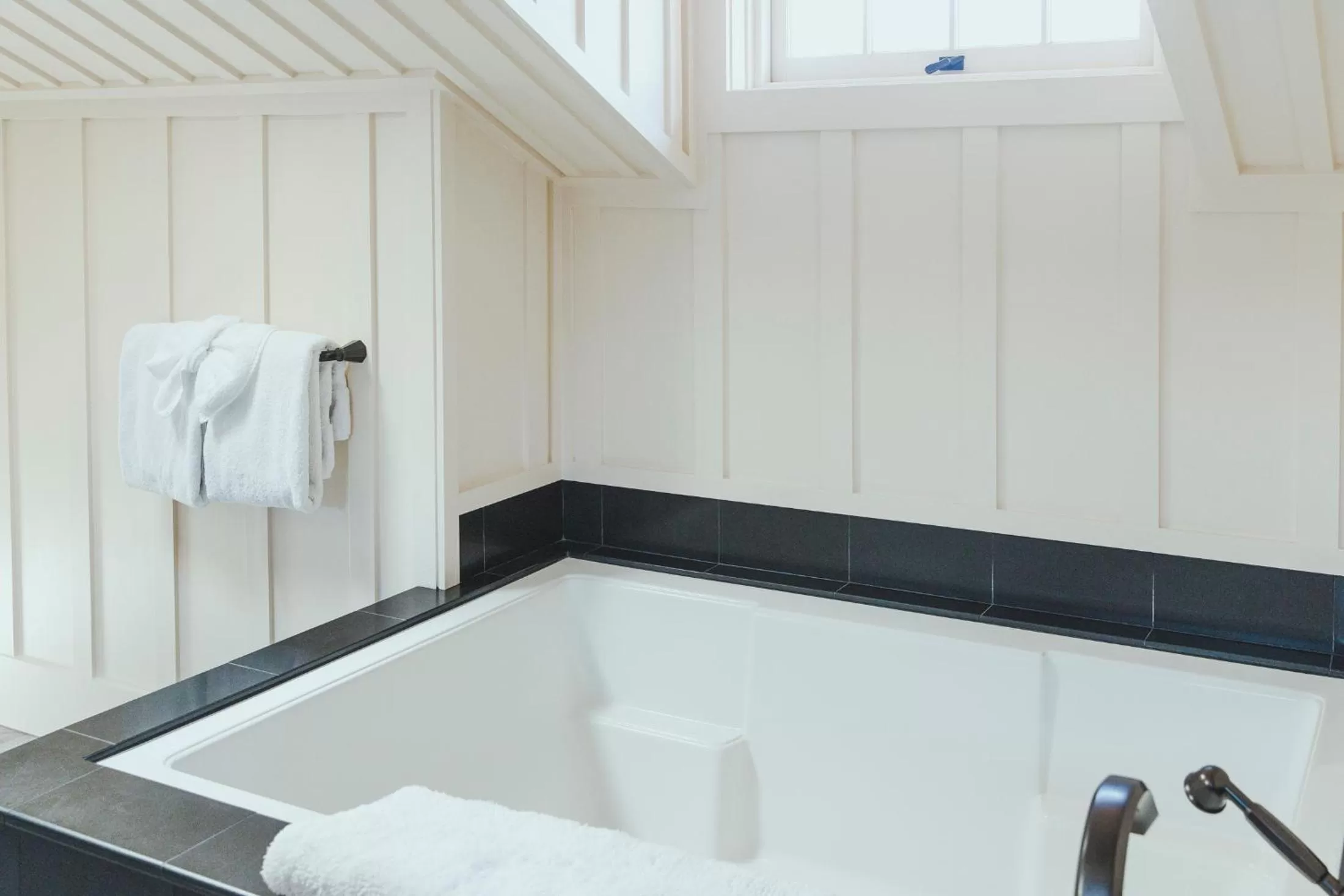 Bath in Noyo Harbor Inn