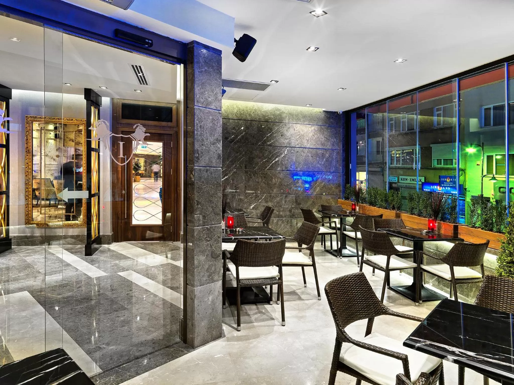 Lounge or bar in Mercure Istanbul Bomonti