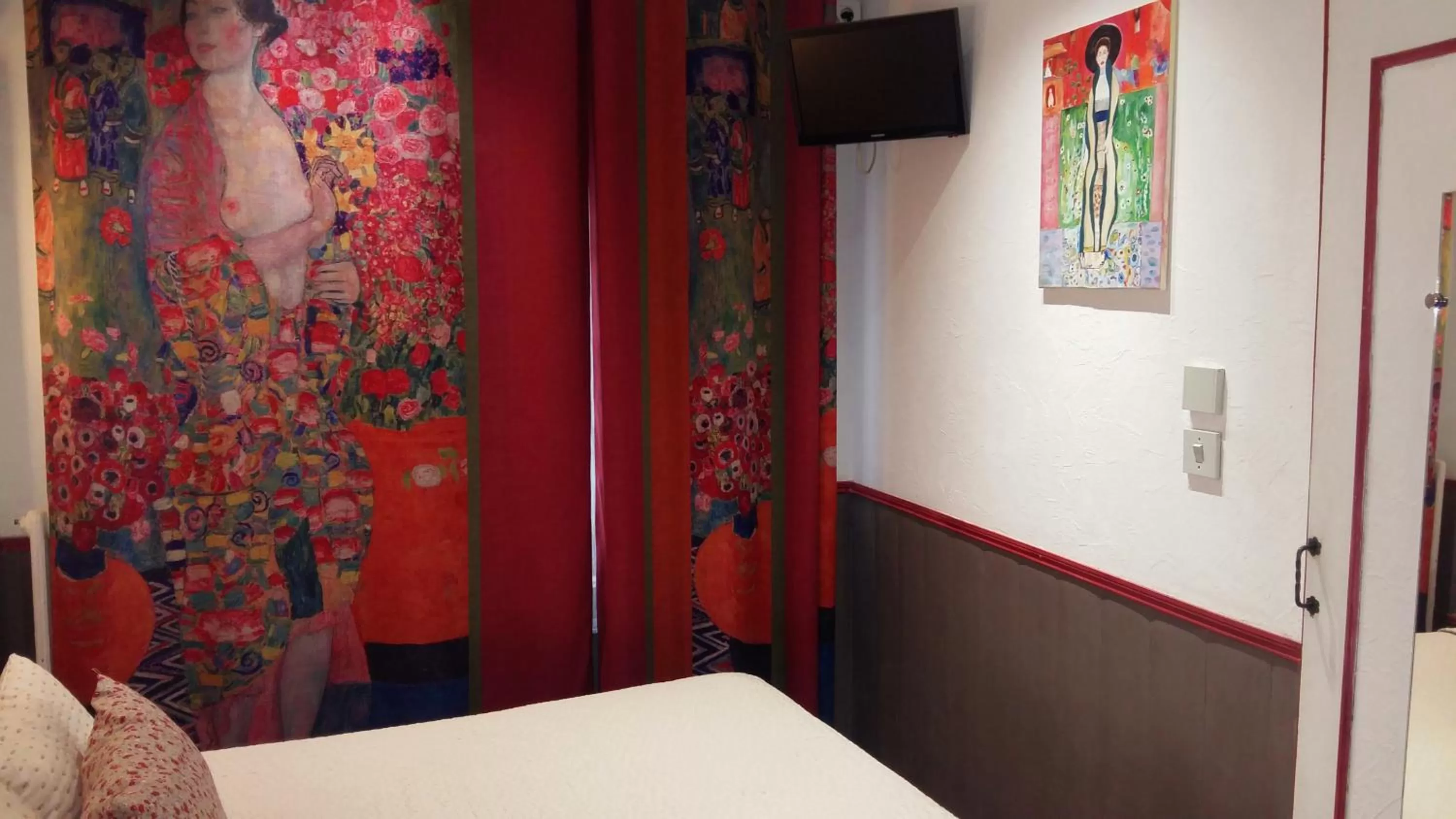 Decorative detail, Bed in Hotel Mignon