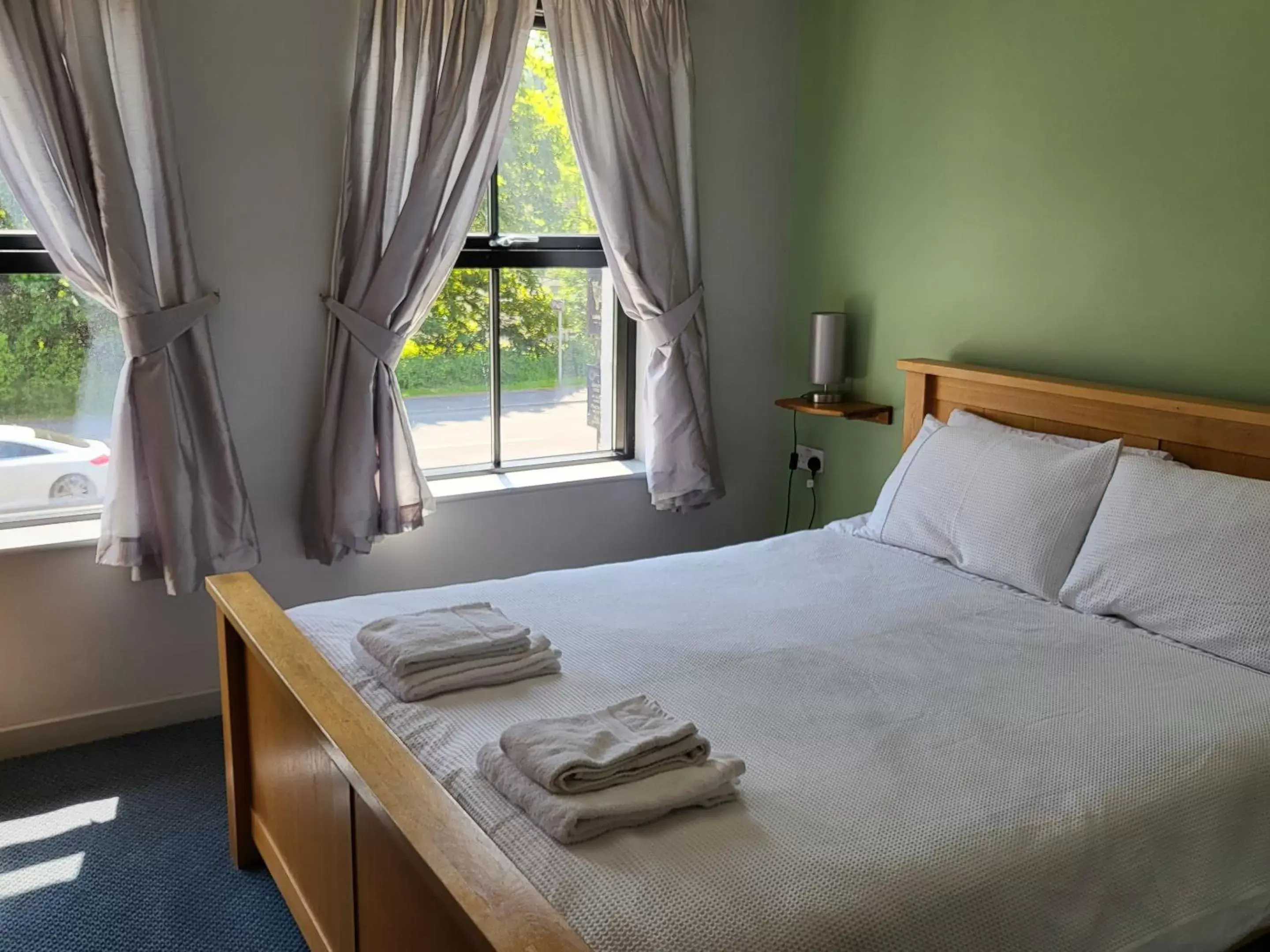Deluxe Double Room with Shower in The Lamb and Flag Deluxe Double Room with Shower in The Lamb and Flag