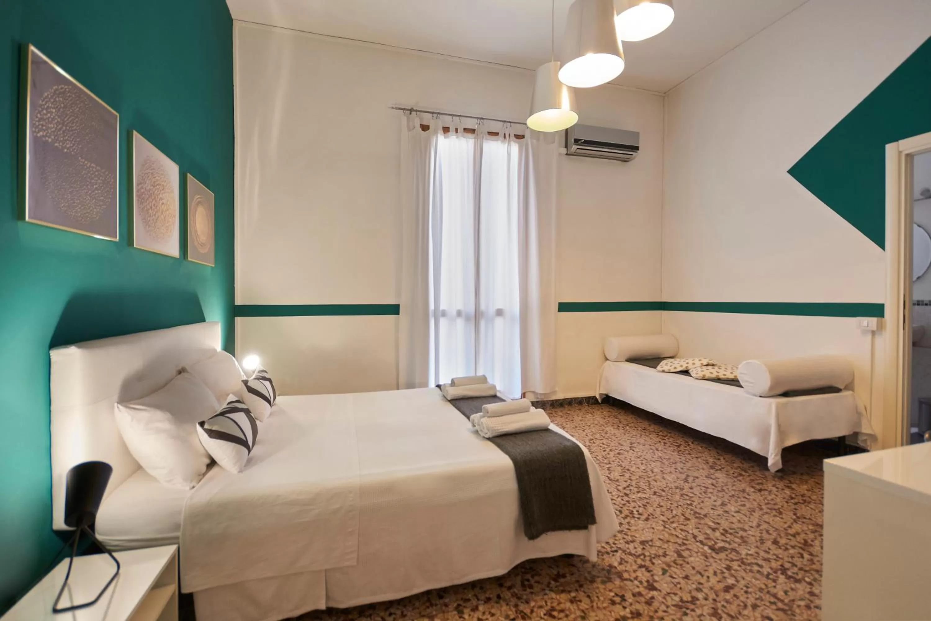 Bed in B&B In Centro