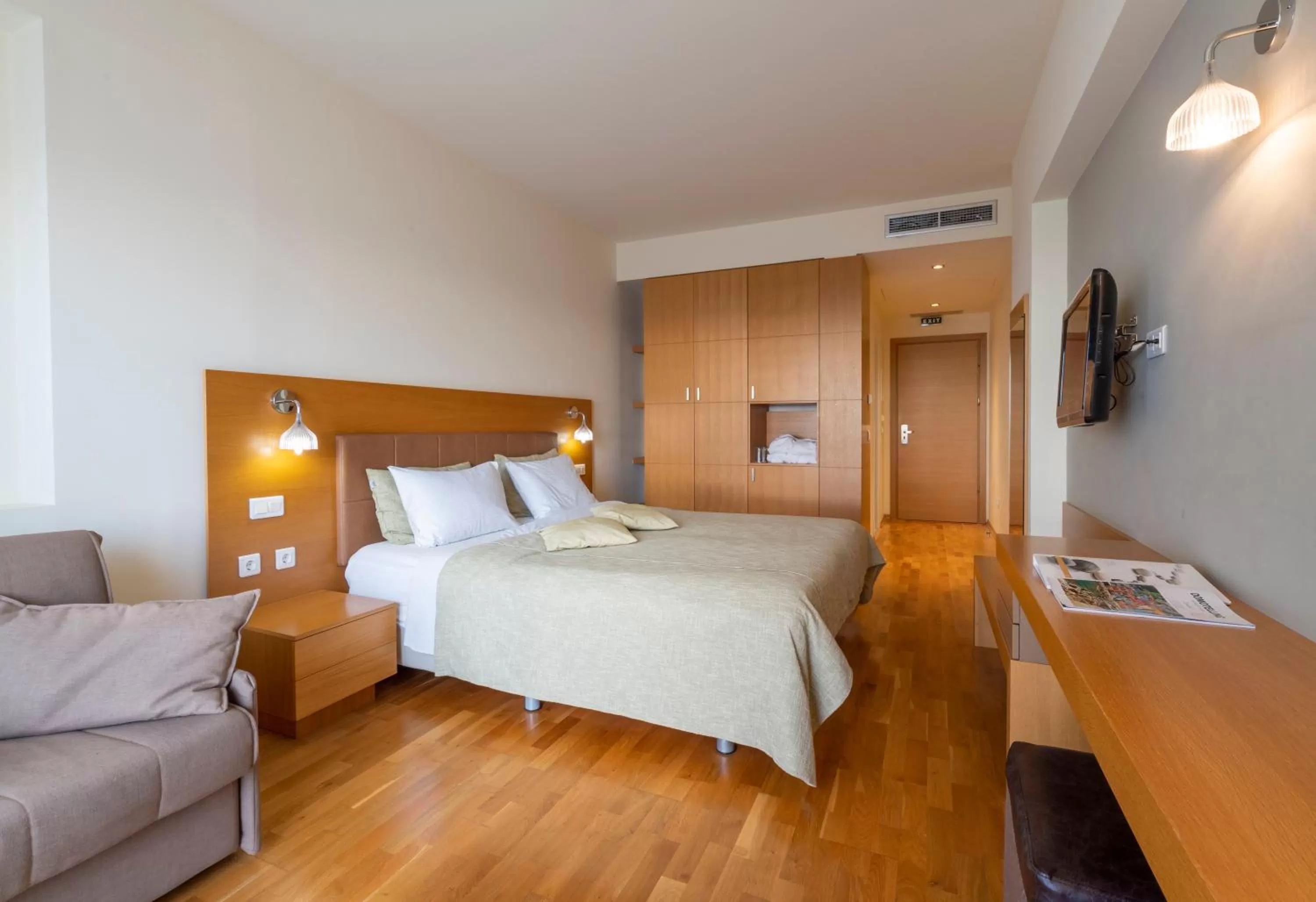 Photo of the whole room, Bed in Anemolia Mountain Resort