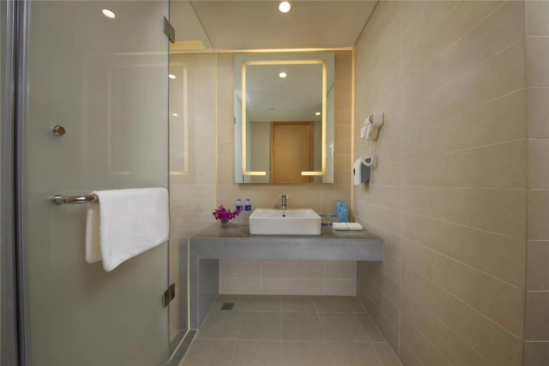 Shower in Holiday Inn Express Zhengzhou Zhengdong by IHG