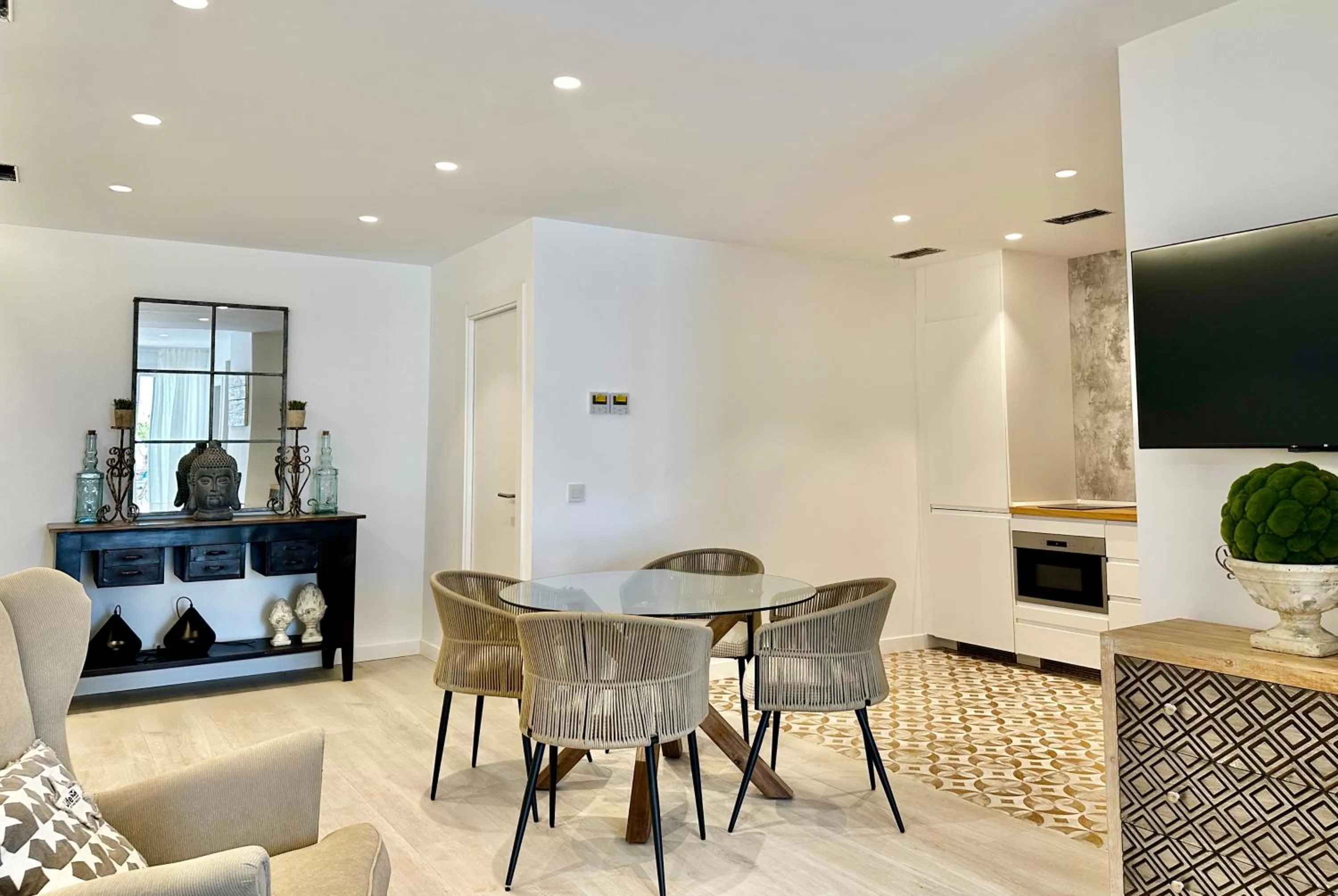 Dining Area in Loft 18 Beachfront Marbella Center