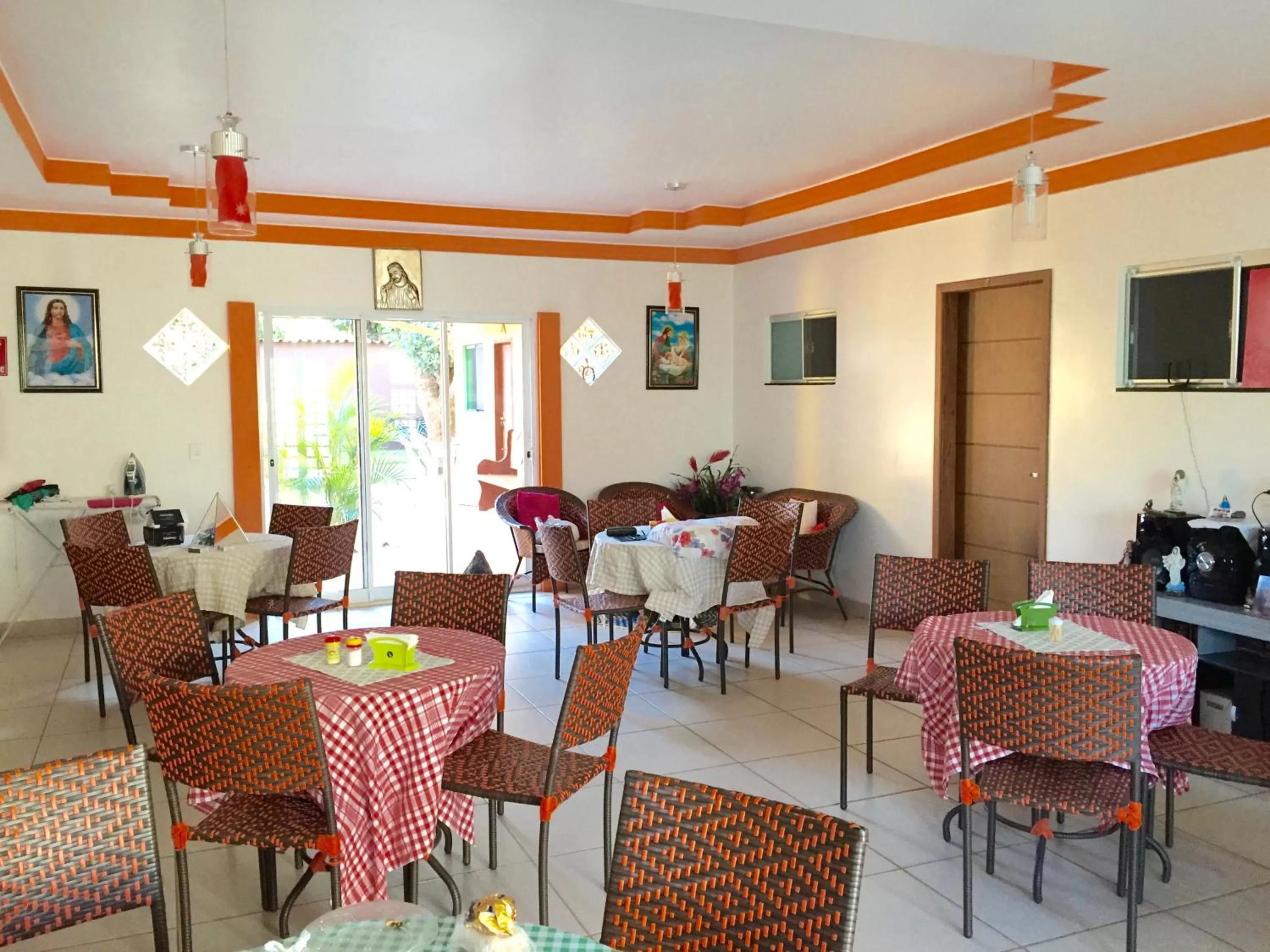 Restaurant/places to eat in Pousada Corazao Sagradao