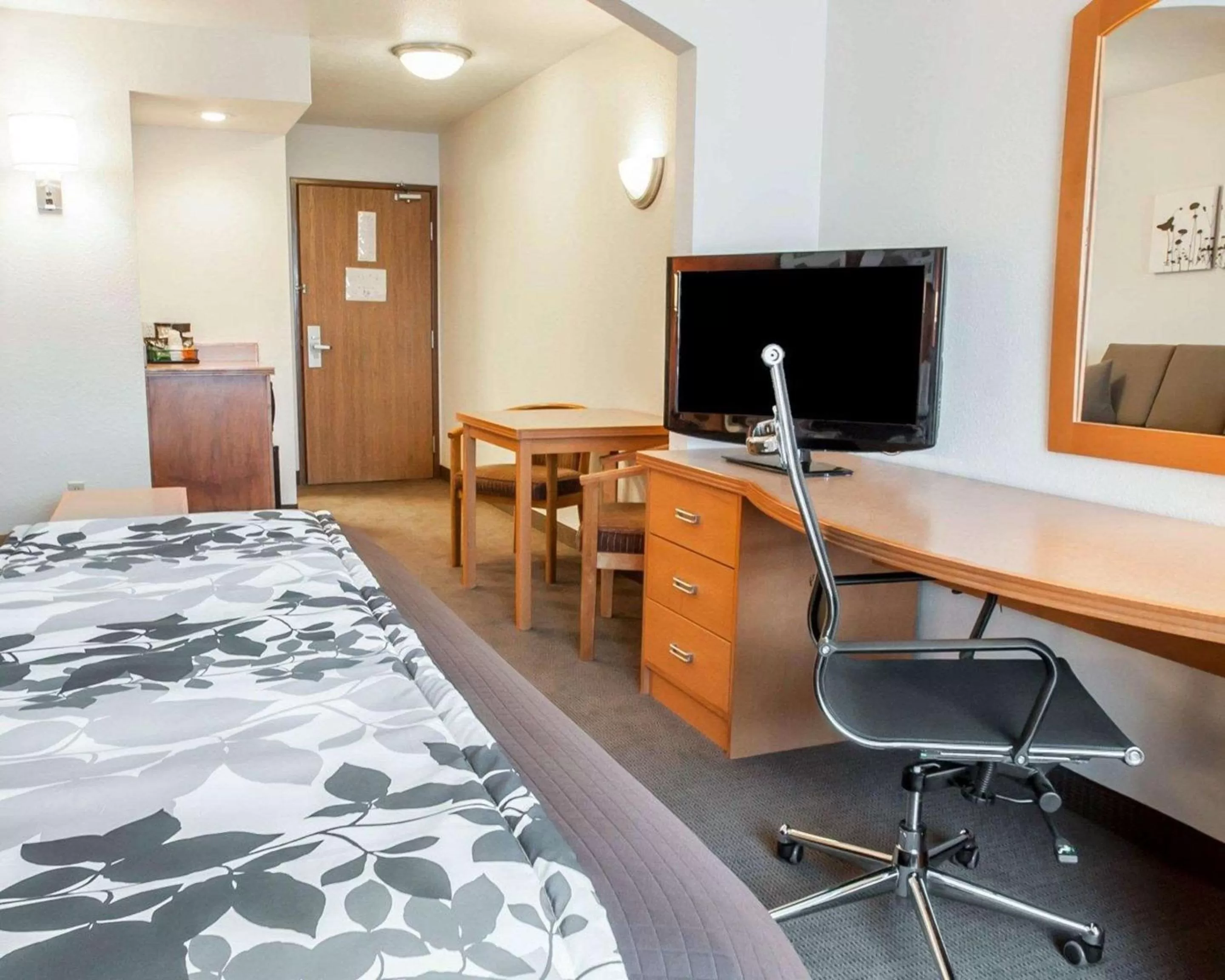 Photo of the whole room, Bed in Sleep Inn & Suites Lake of the Ozarks