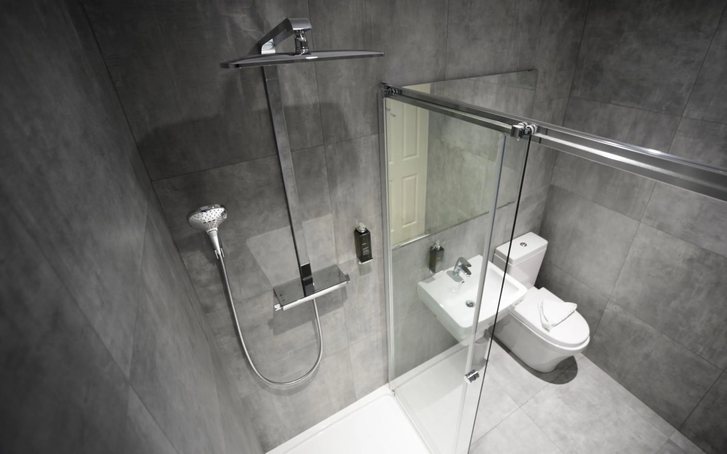 Property building in The Tudor Inn Hotel