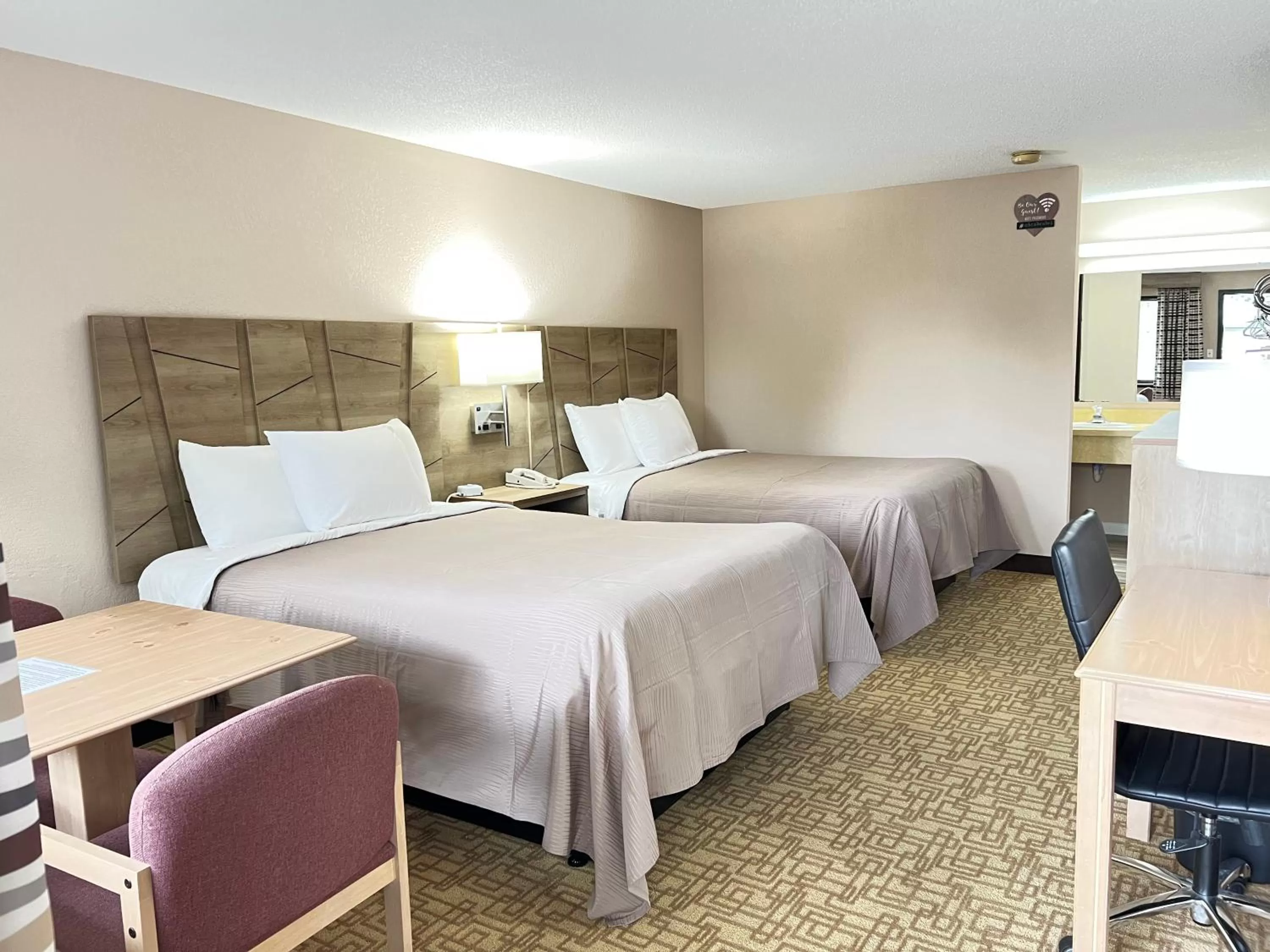 Bed in Viking Arms Inn - Ludington