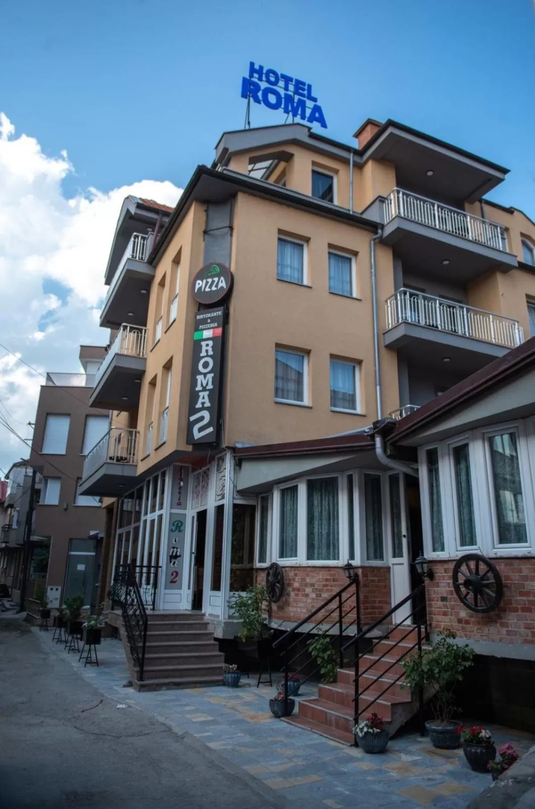 Property Building in Hotel Roma