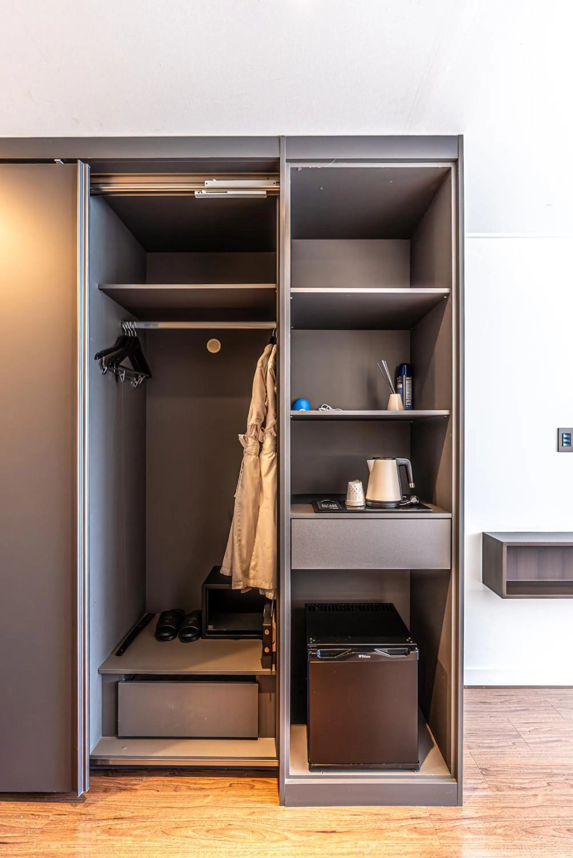 wardrobe in Hotel The Grang Jungmun