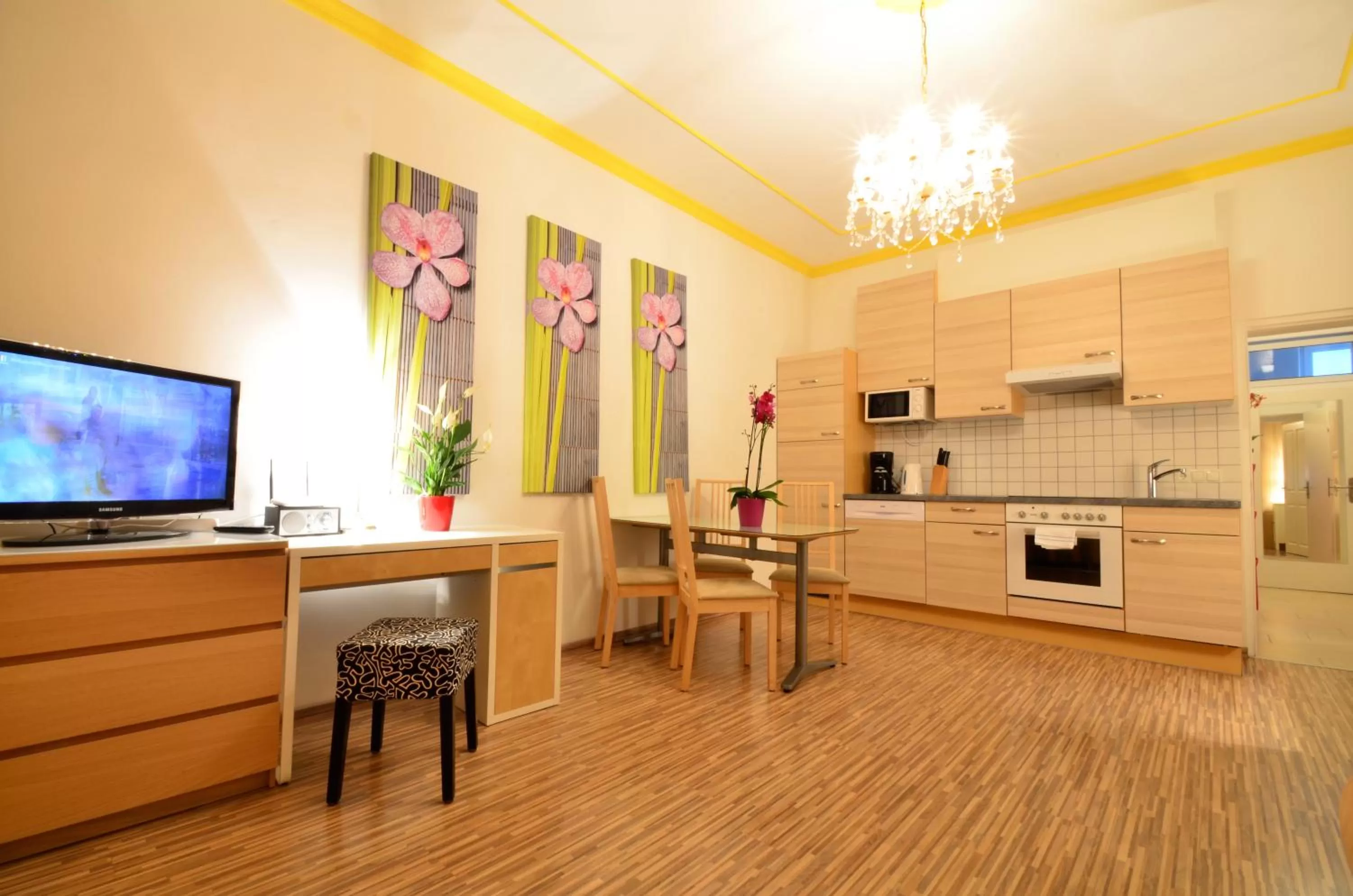TV and multimedia in AJO Apartments - Messe City Flat - Self-Check-in