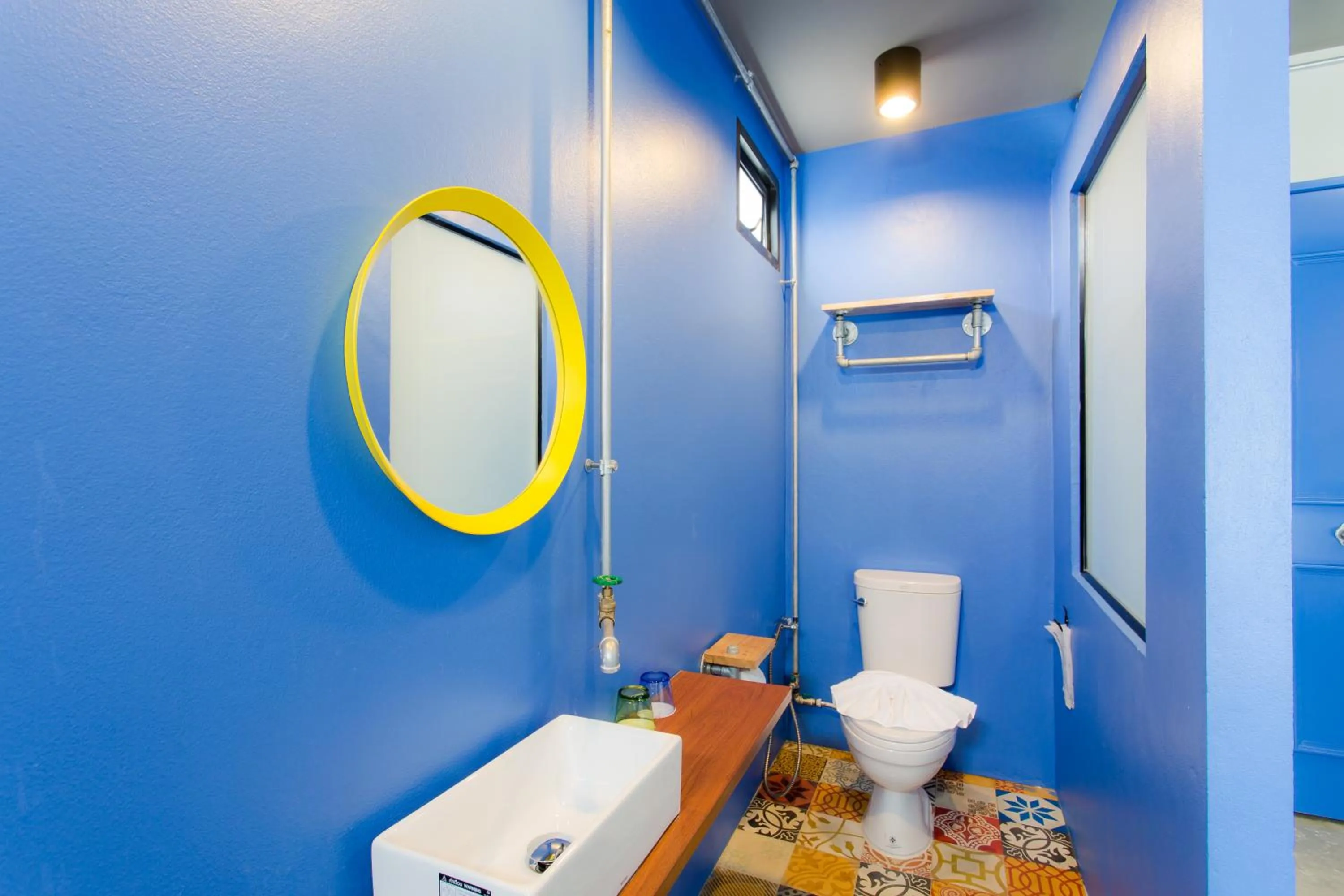 Shower in Bloo Hostel