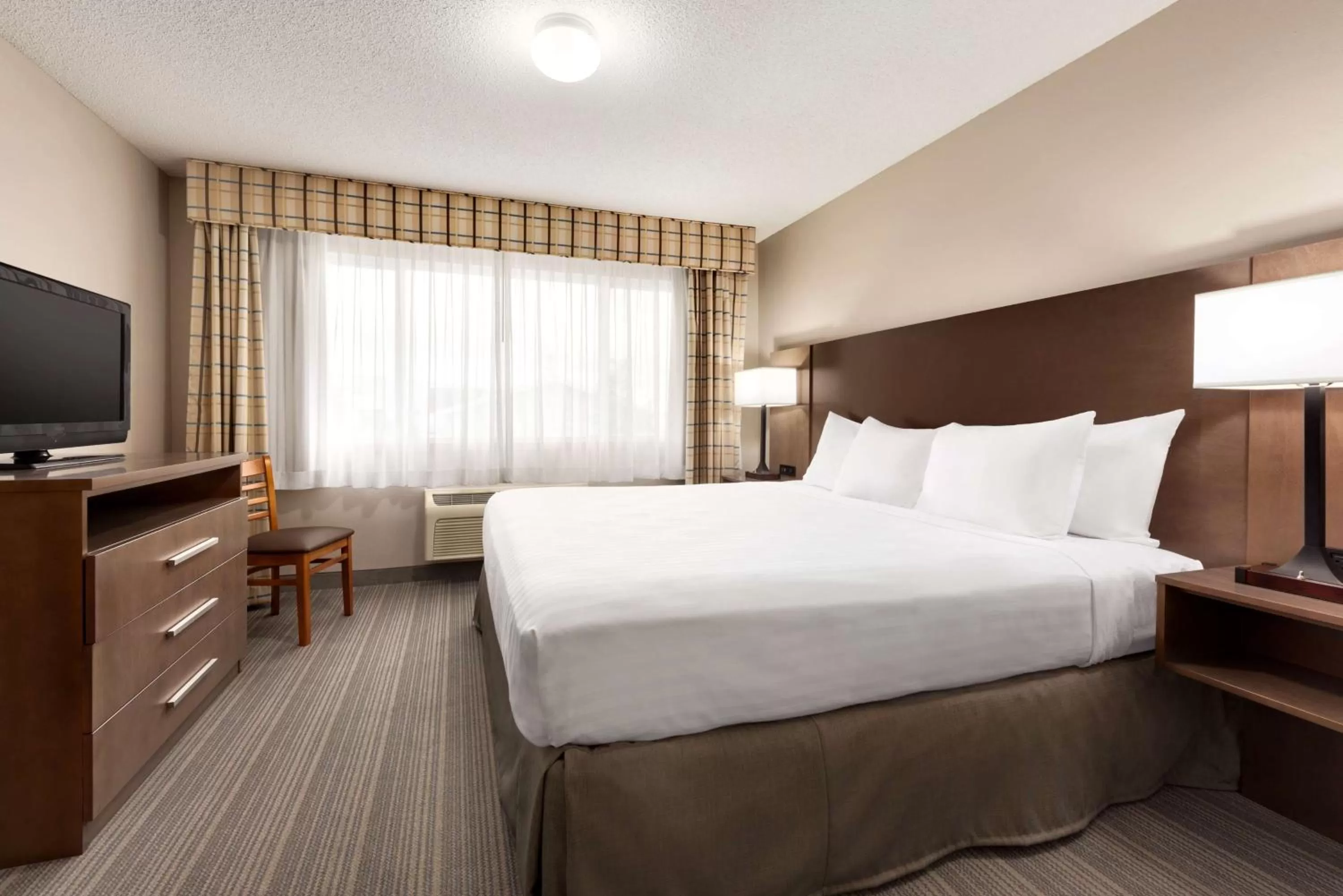 Queen Room - Disability Access in Country Inn & Suites by Radisson, Baxter, MN