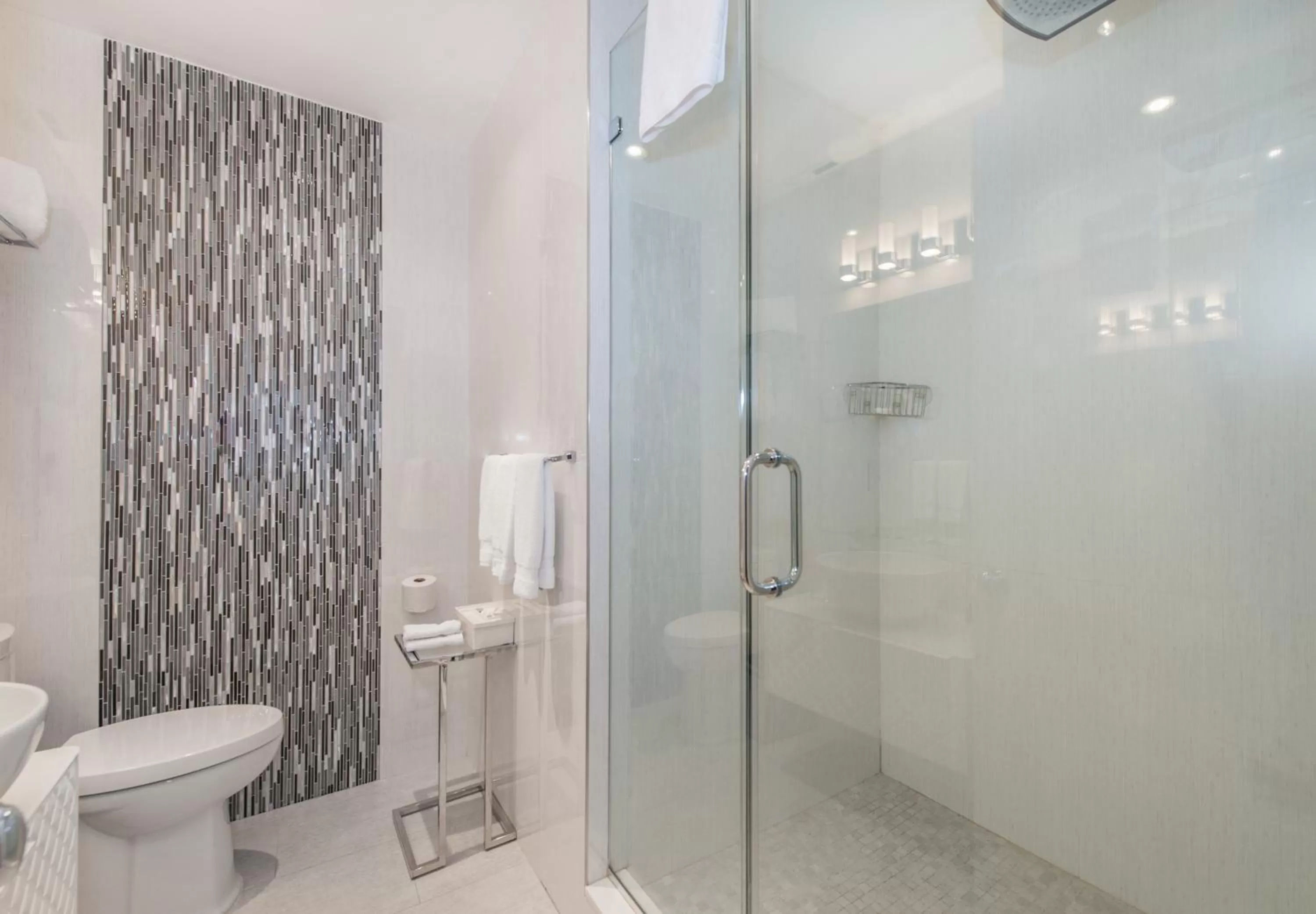 Bathroom in Lombardy Hotel