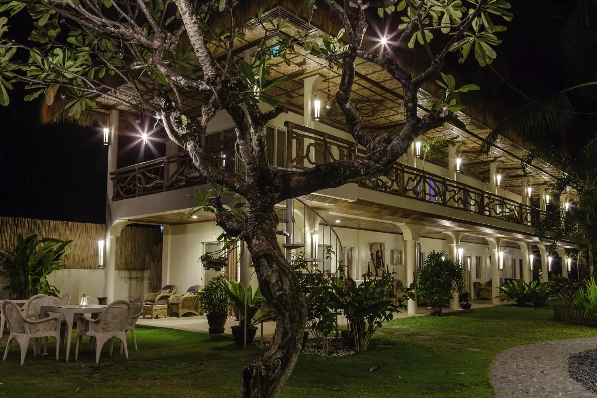 Property building in Mike's Dauin Dive Resort