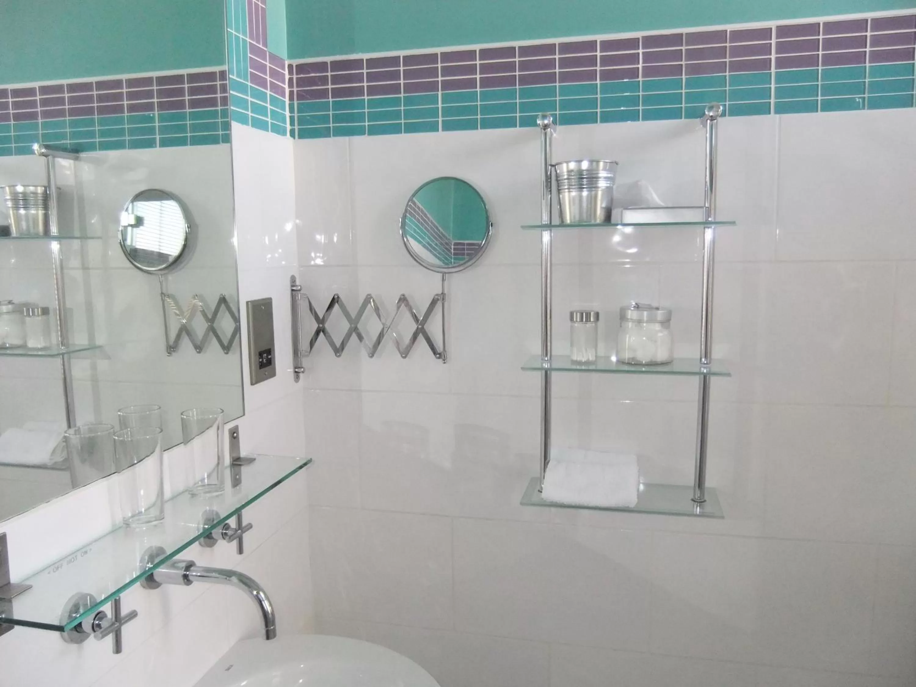 Spring, Bathroom in FourRooms - Couples Only