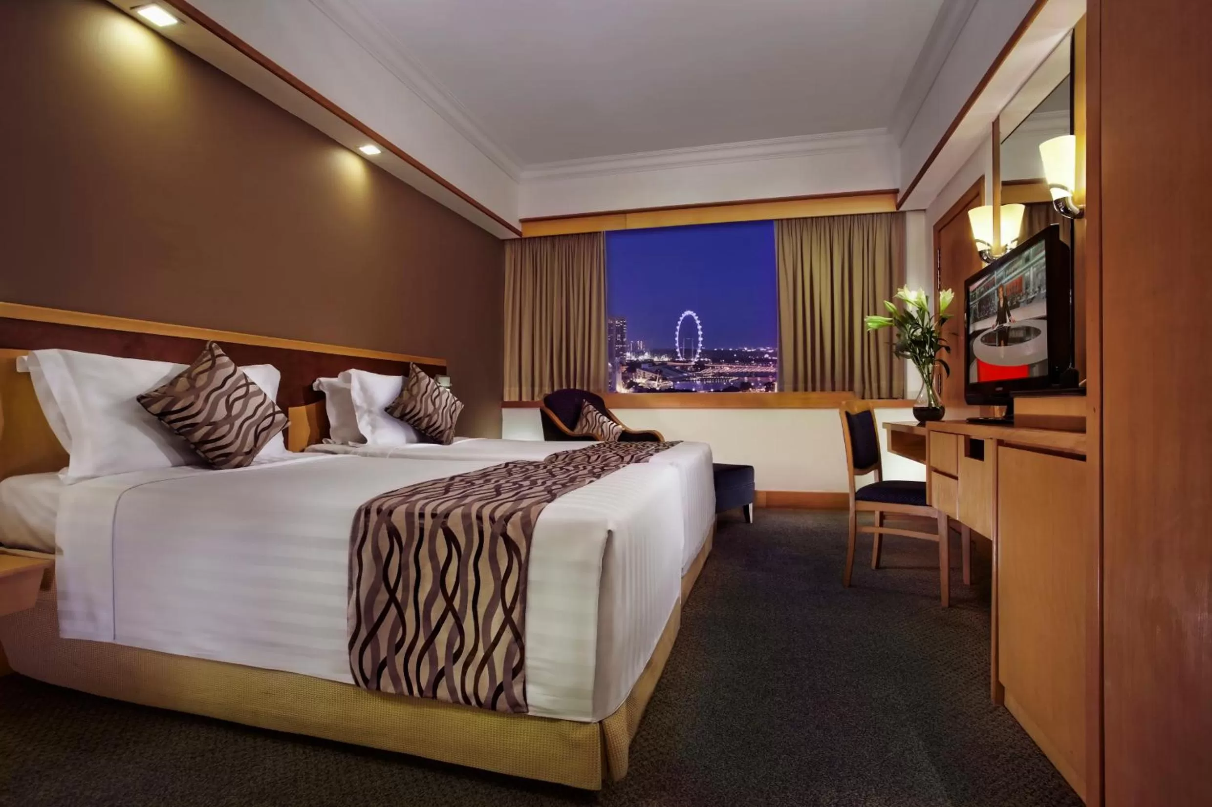 Photo of the whole room, Bed in Furama City Centre