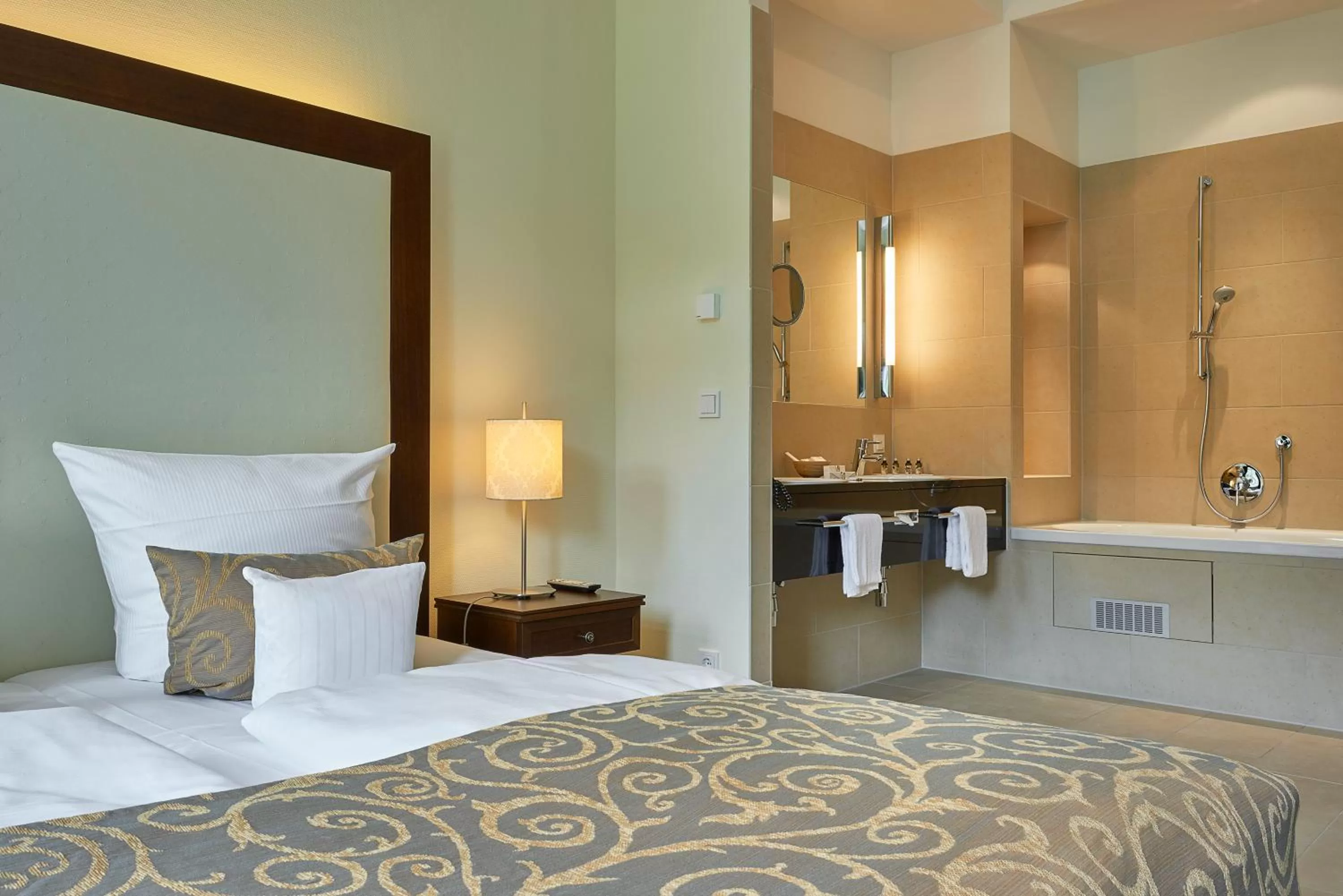 Photo of the whole room, Bed in Hotel Elbresidenz an der Therme